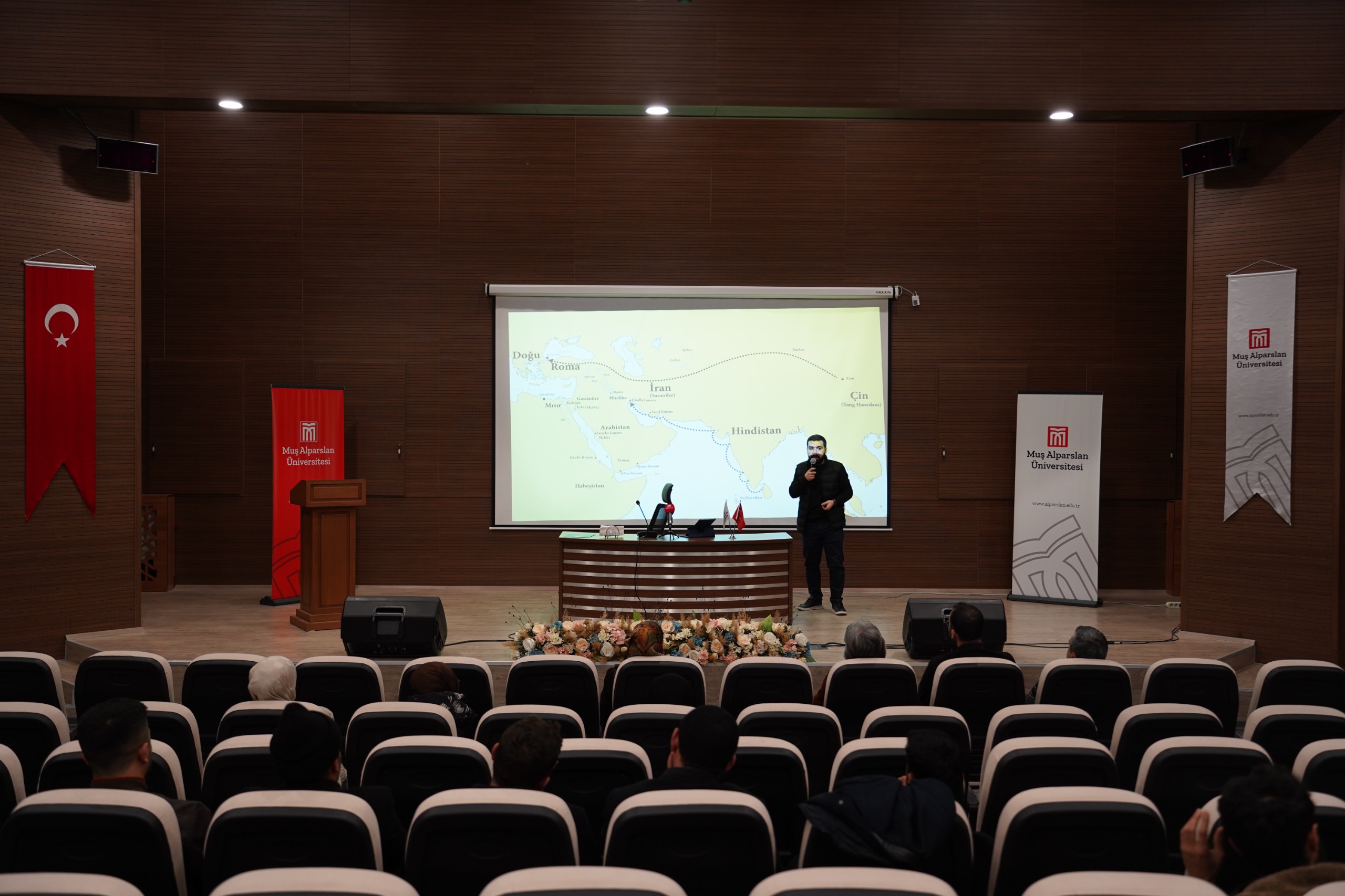 nizamiye-sohbetlerinde-mekkenin-ticari-donusum-sureci-ele-alindi-6342