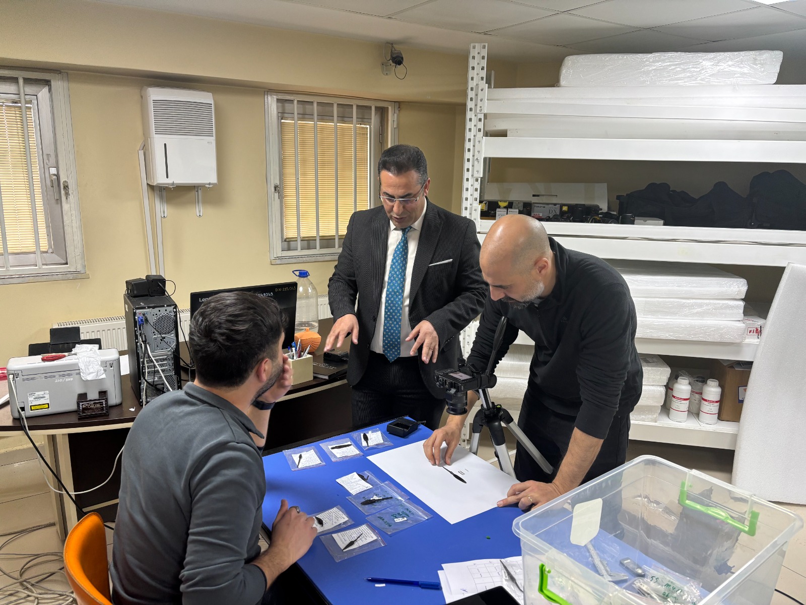 mus-alparslan-universitesi-akademisyenleri-malazgirt-projesi-icin-ahlat-muzesinde-kis-sezonu-calismalarina-basladi-6386