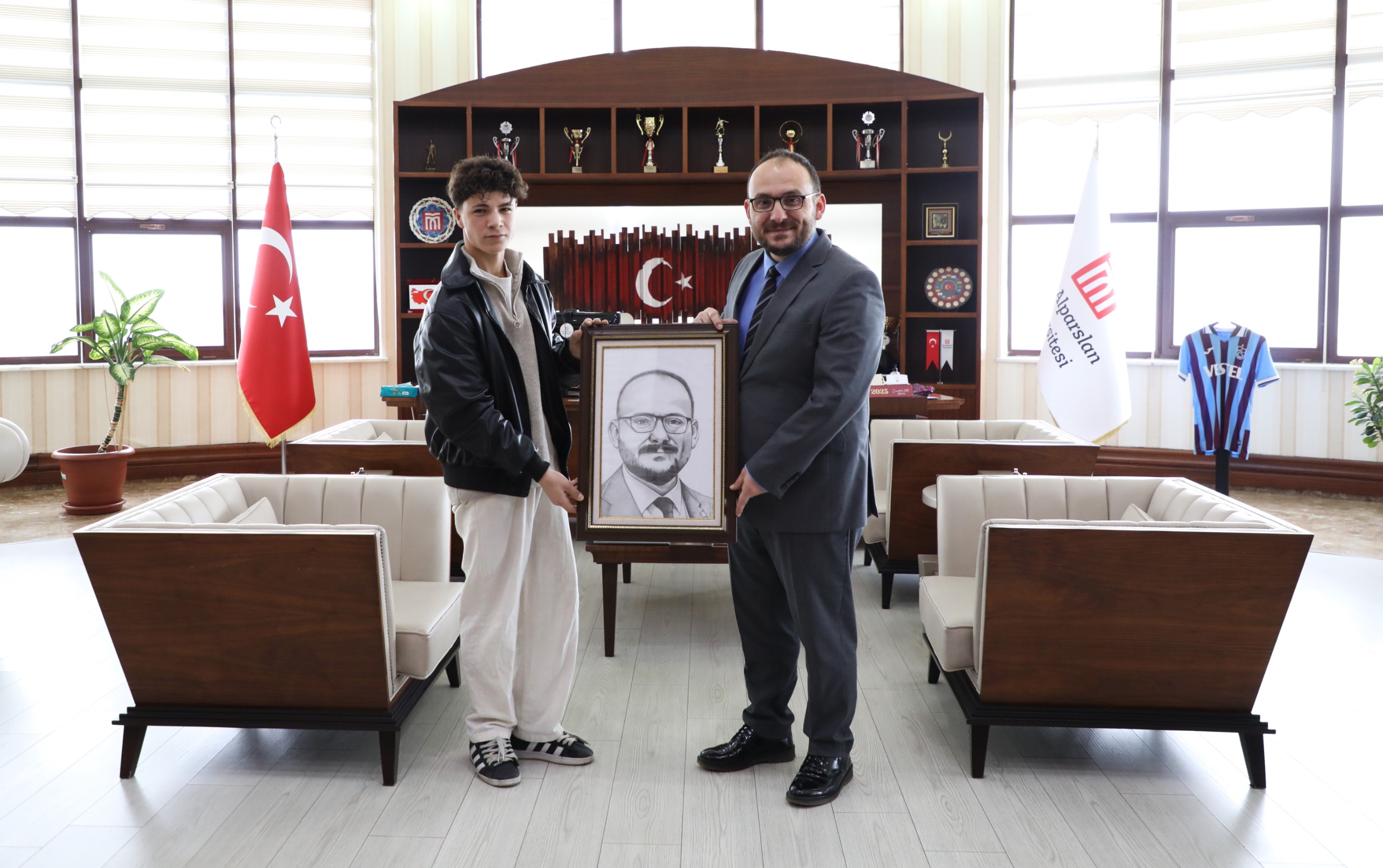 mus-sehit-yucel-kurtoglu-guzel-sanatlar-lisesi-muduru-rektorumuzu-ziyaret-etti-6395