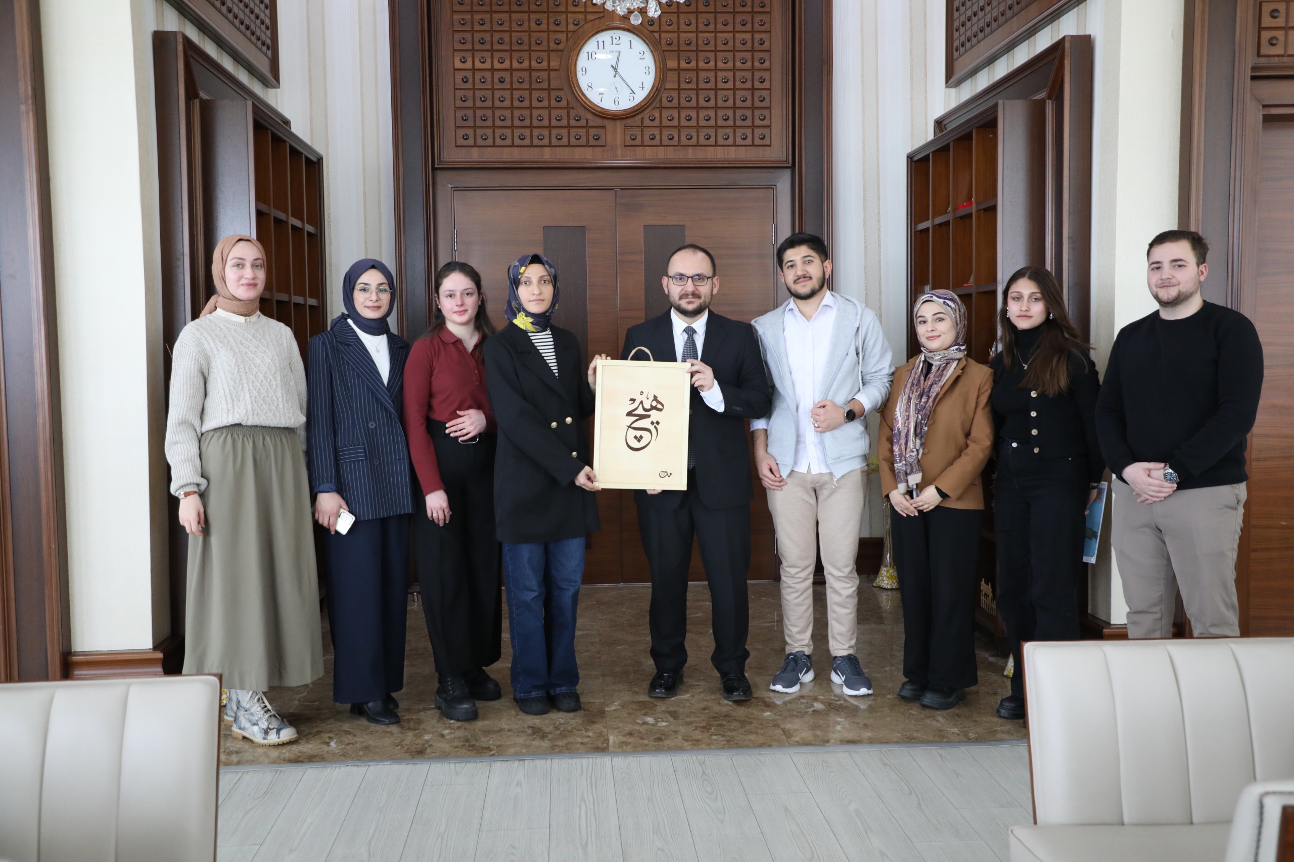 cocuk-akademisi-toplulugu-rektorumuzu-ziyaret-etti-6592