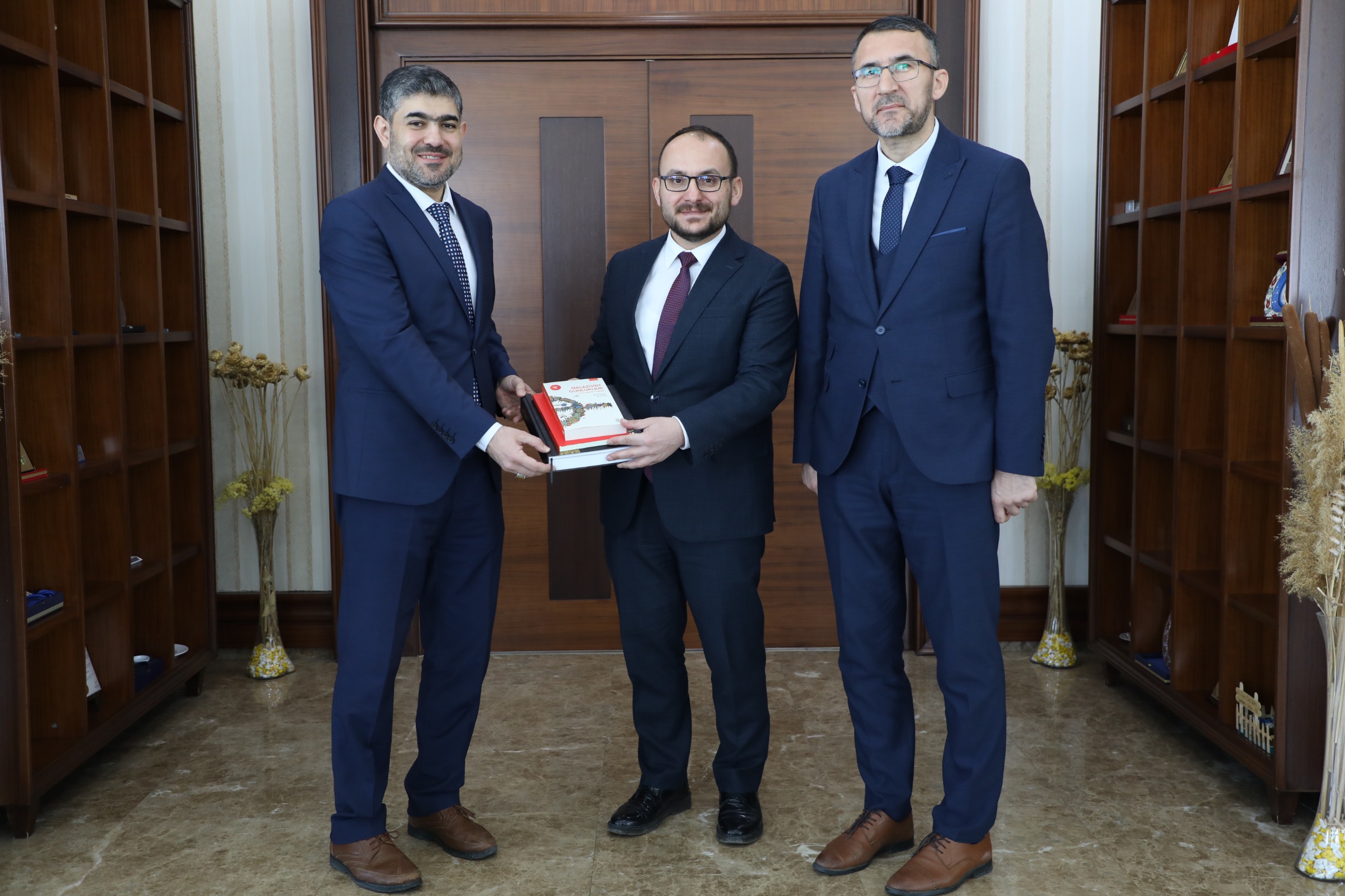 rektorumuz-uluslararasi-biladussam-sempozyumu-kapsaminda-konuk-akademisyenleri-agirladi-6634