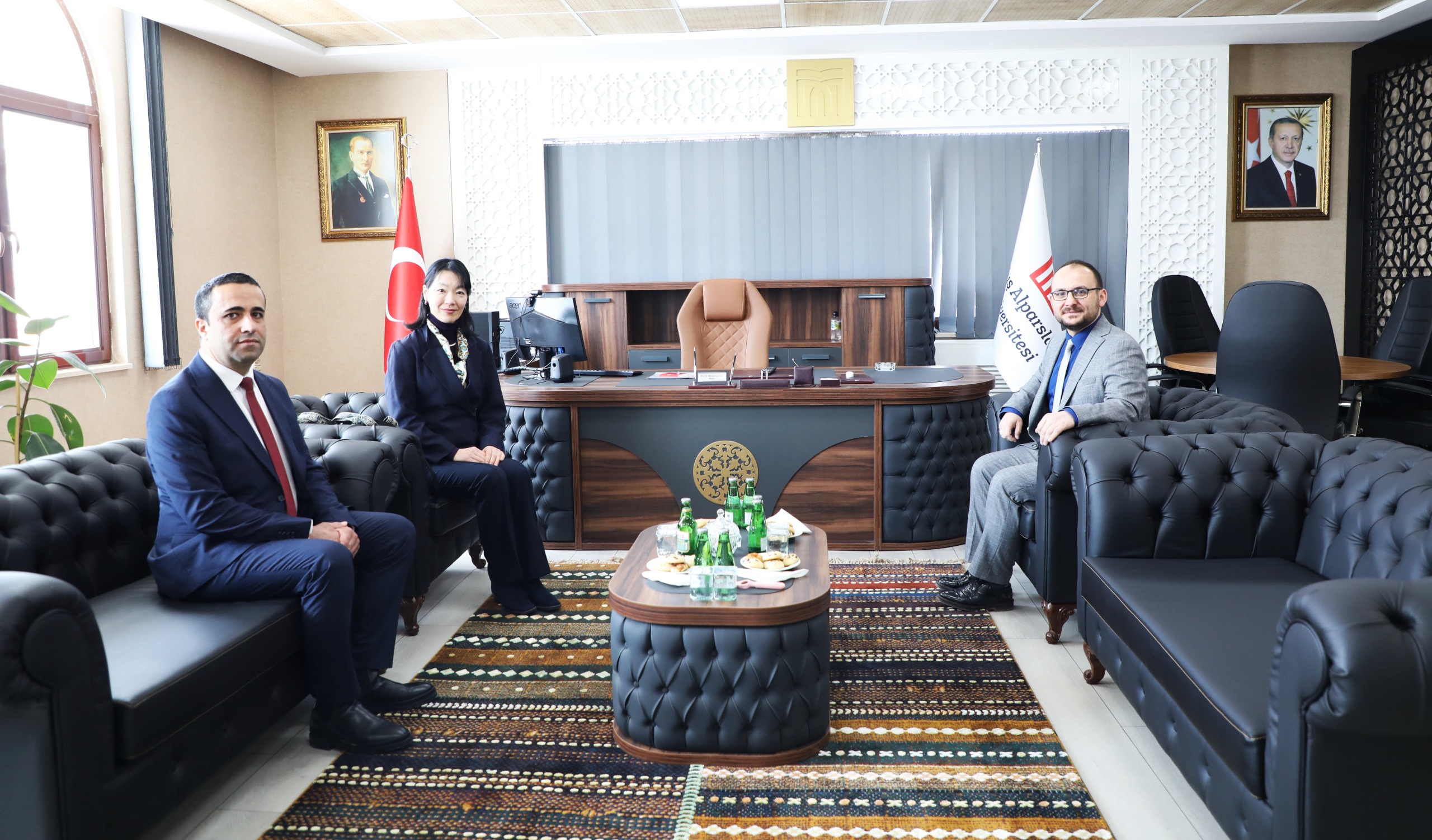 rektorumuz-prof-dr-mustafa-alican-japon-antropolog-dr-ulara-tamura-ile-gorustu-6669