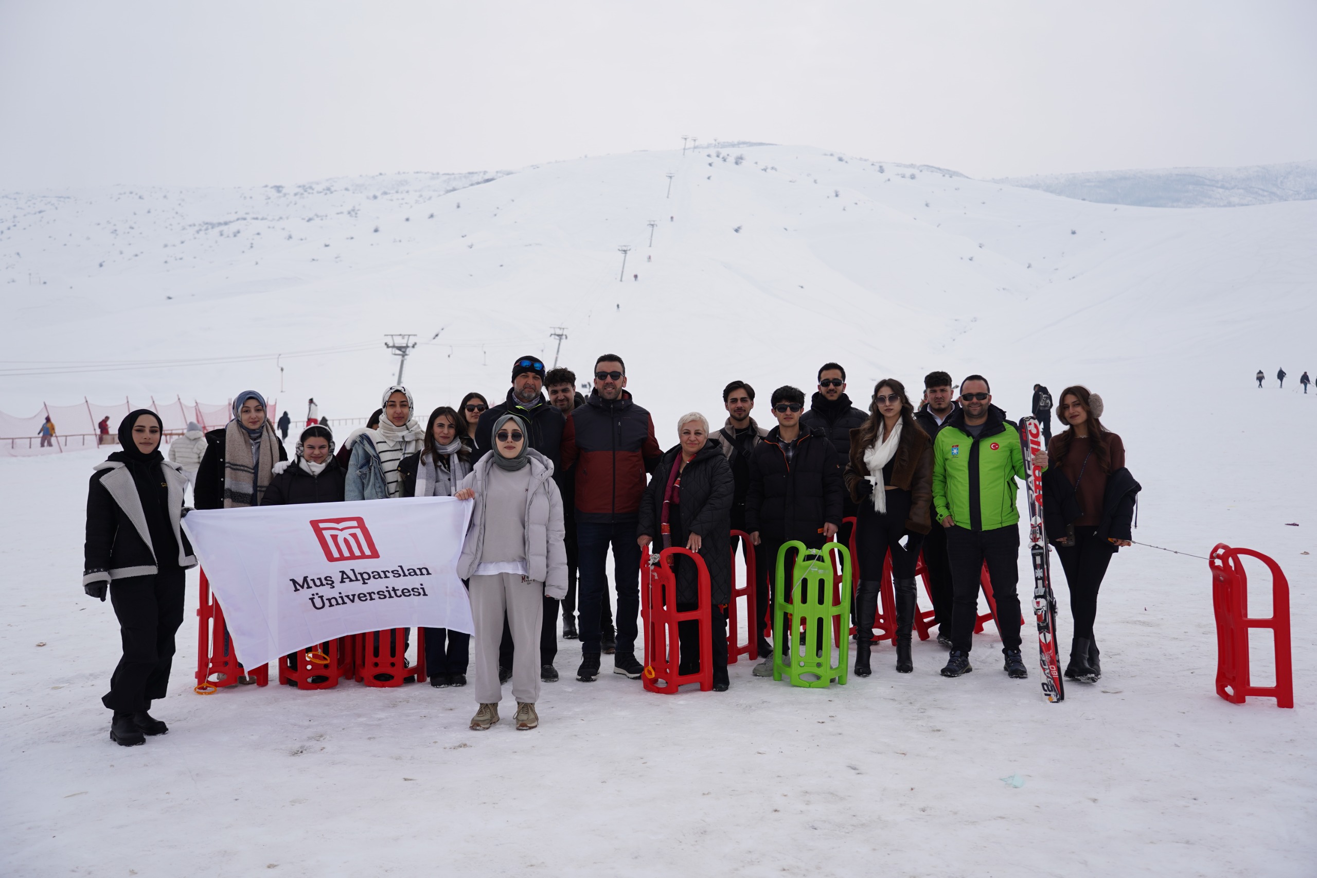 mus-alparslan-universitesi-ogrencileri-guzeltepede-kayak-keyfi-yasadi-6707