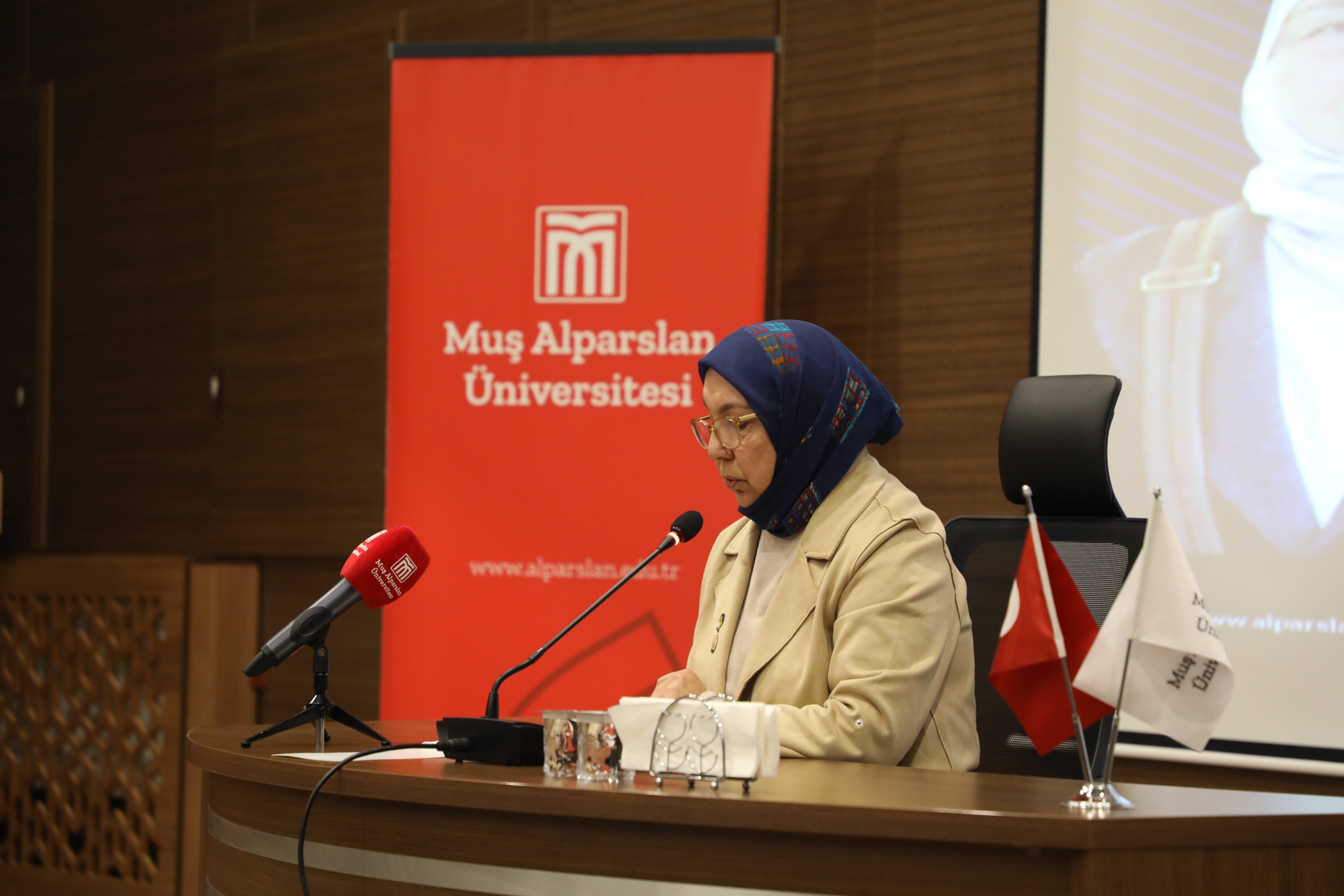 universitemizde-yazar-yildiz-ramazanoglunu-agirladik-6714