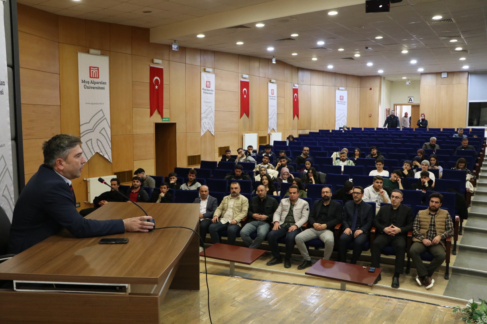 teknik-bilimler-meslek-yuksekokulu-tarafindan-insaat-alaninda-kamu-kurumlarinda-calisma-ve-deneyimler-konulu-seminer-duzenlendi-6875