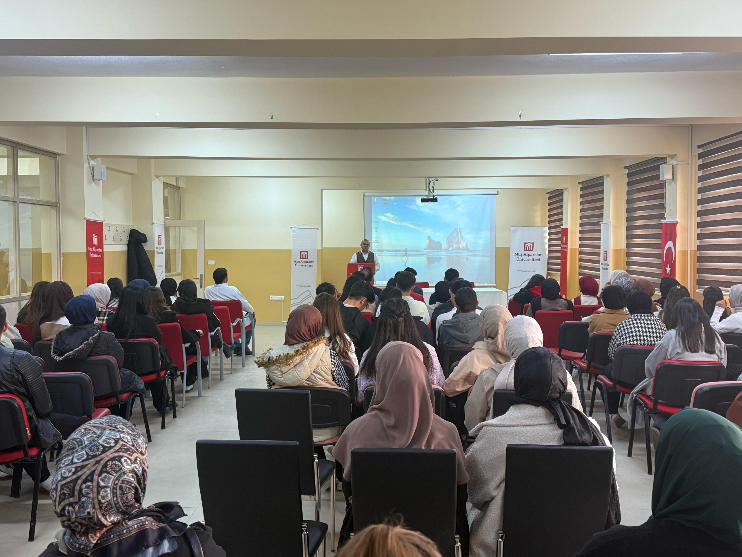 bulanik-meslek-yuksekokulunda-18-mart-canakkale-destani-semineri-gerceklestirildi-6878