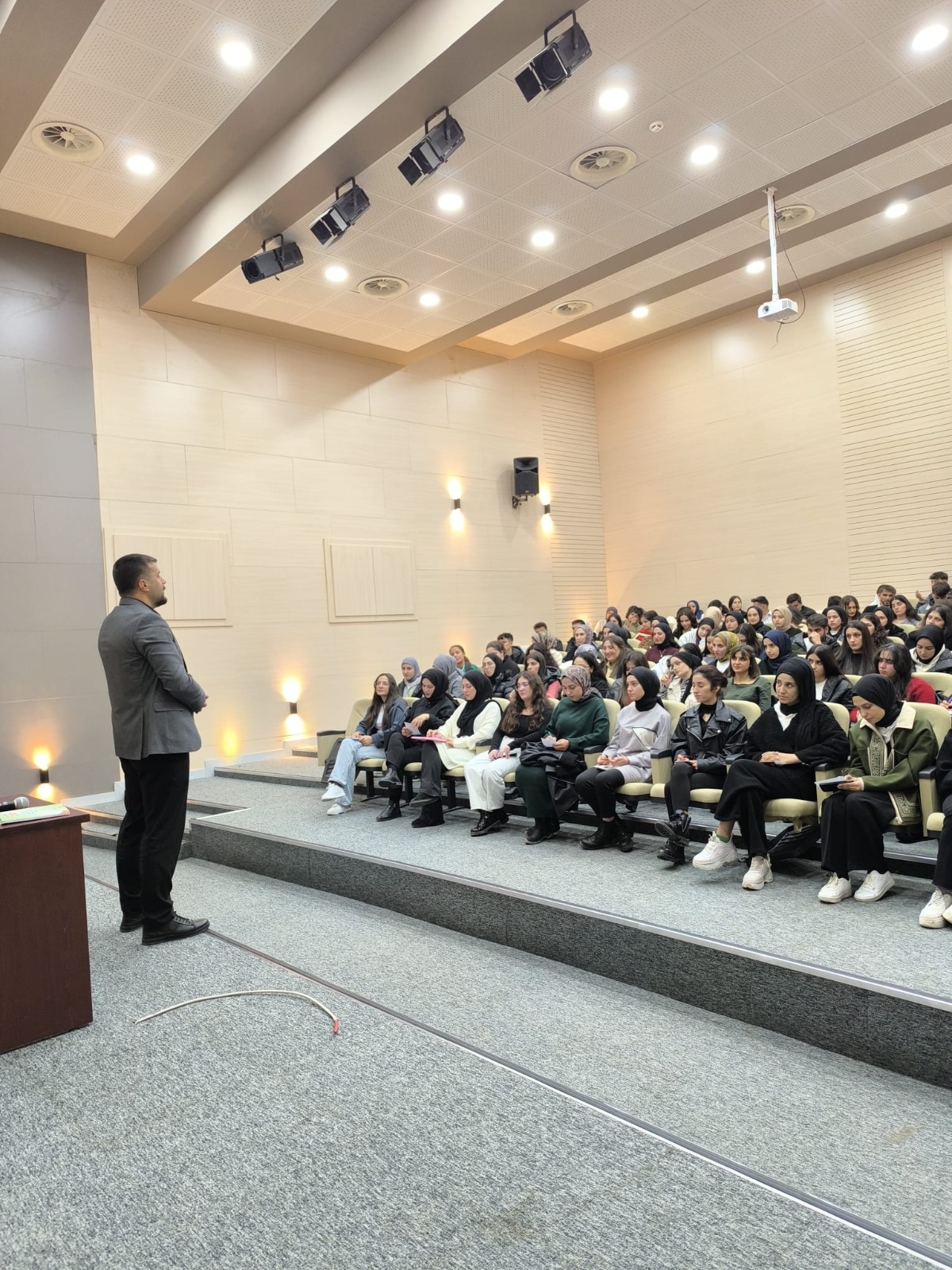 malazgirt-myoda-21-yuzyilda-kariyer-basarmak-icin-gerekli-beceriler-semineri-duzenlendi-6899