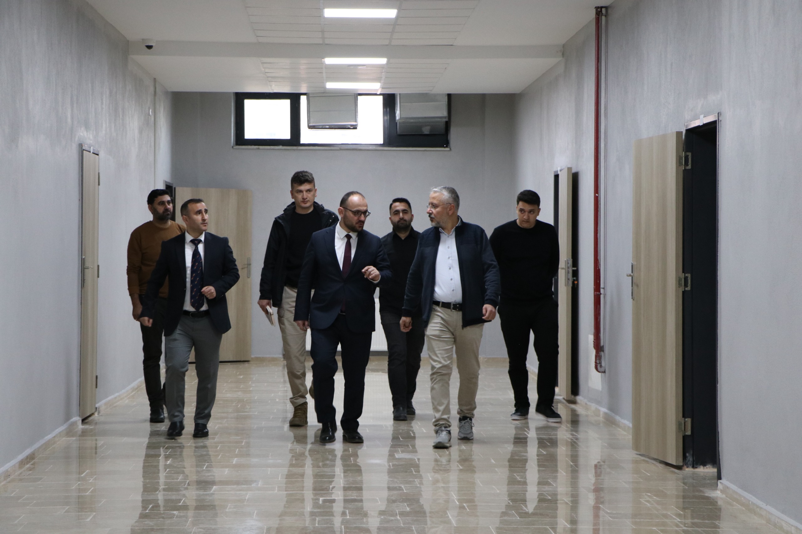 rektorumuz-malazgirt-meslek-yuksekokulunda-incelemelerde-bulundu-6947