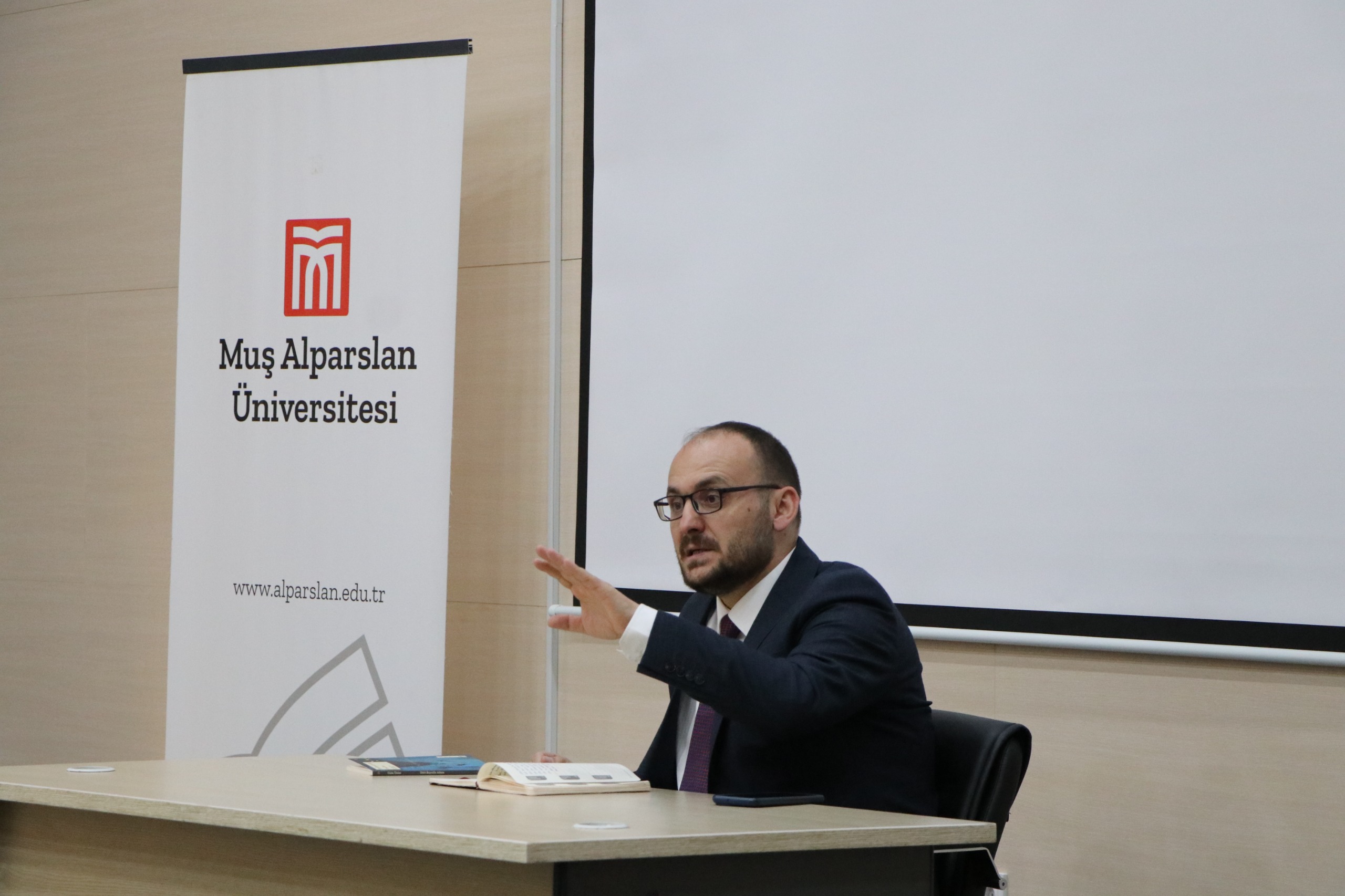 rektorumuz-malazgirt-meslek-yuksekokulu-akademik-kurul-toplantisina-katildi-6948