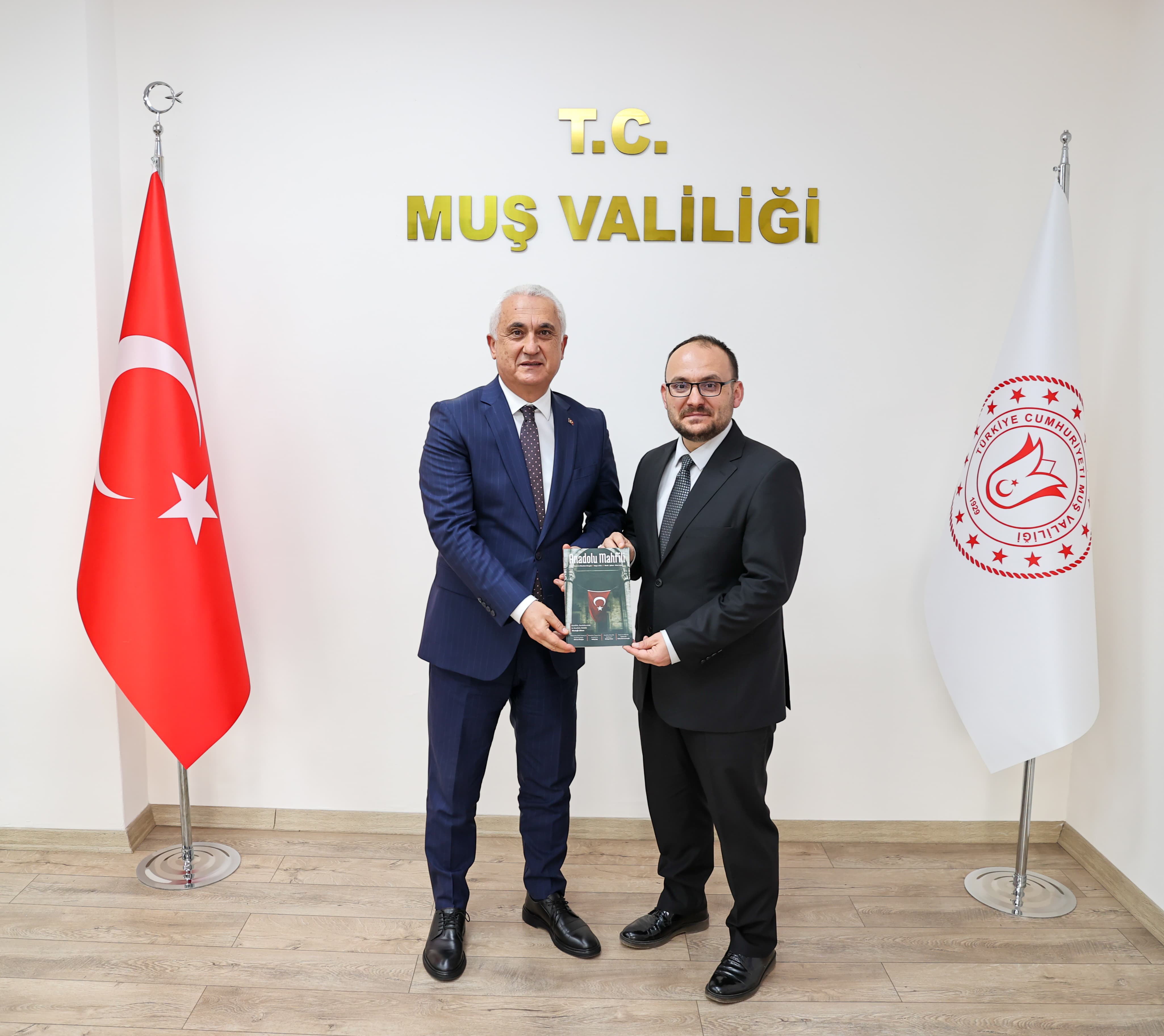 rektorumuzden-mus-valisi-avni-cakira-ziyaret-7006