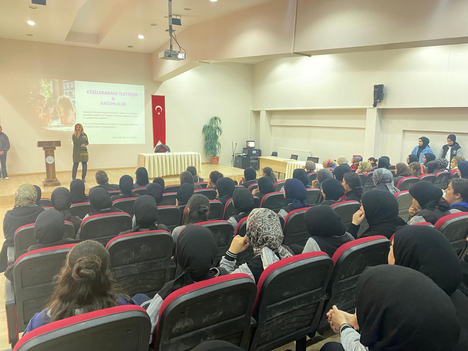 mus-alparslan-universitesinden-lise-ogrencilerine-kisilerarasi-iletisim-ve-bagimlilik-egitimi-7013