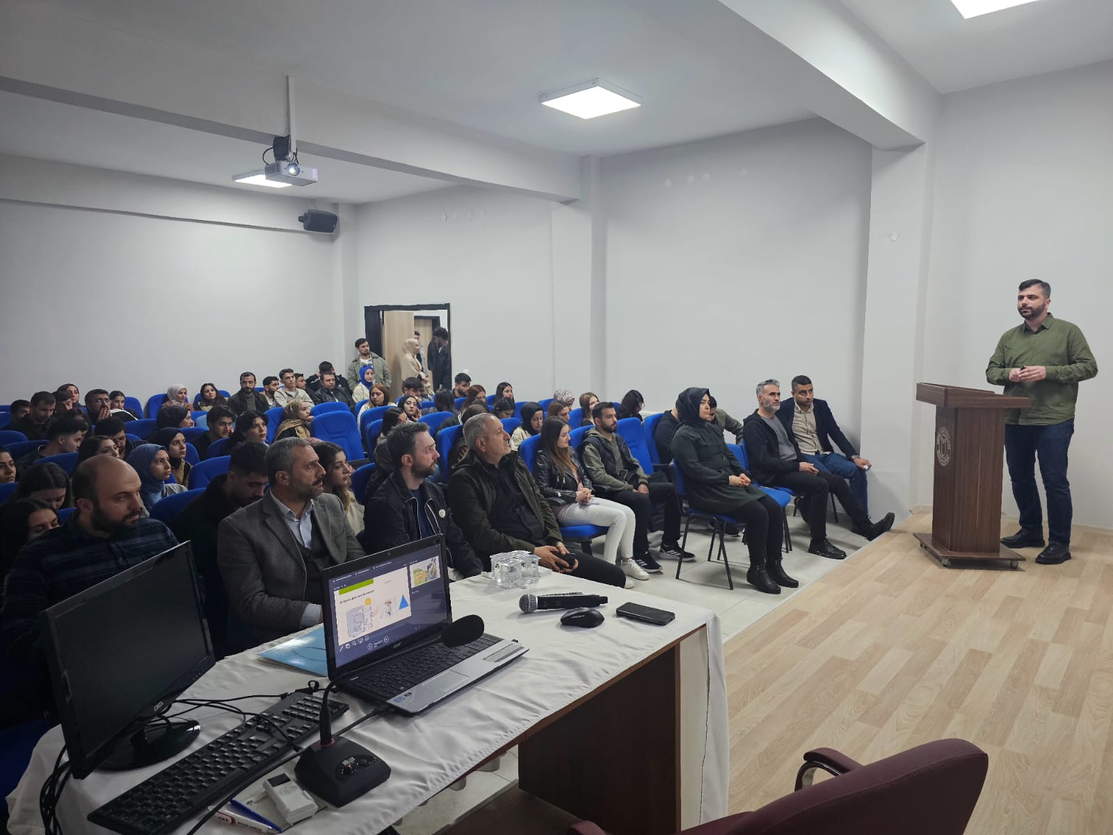 varto-giyasettin-bingol-meslek-yuksekokulunda-cevrenin-korunmasina-mumkun-bakislar-adli-seminer-gerceklestirildi-7068