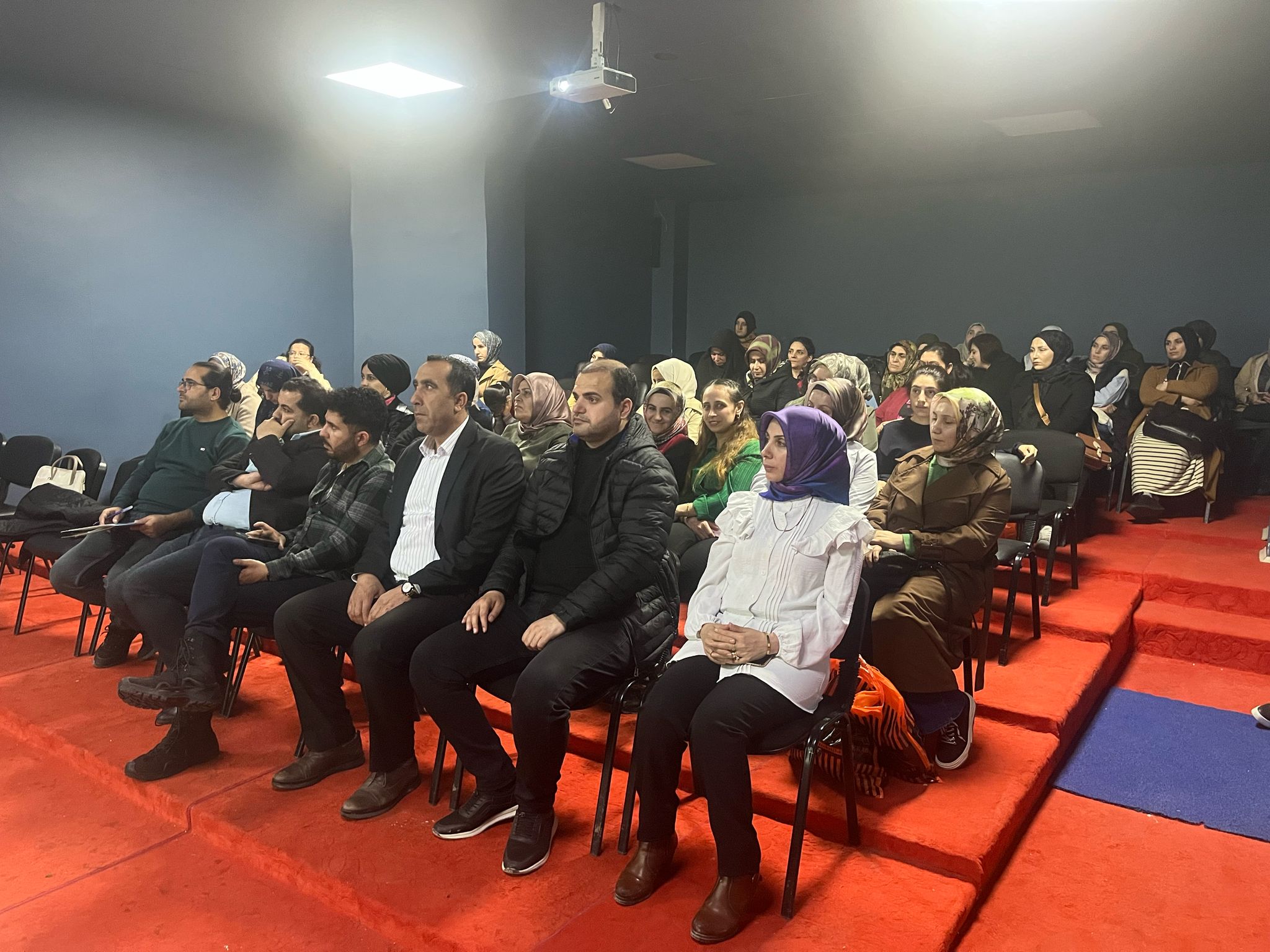 saglikli-hayat-icin-akilci-ilac-kullanimi-semineri-duzenlendi-7072