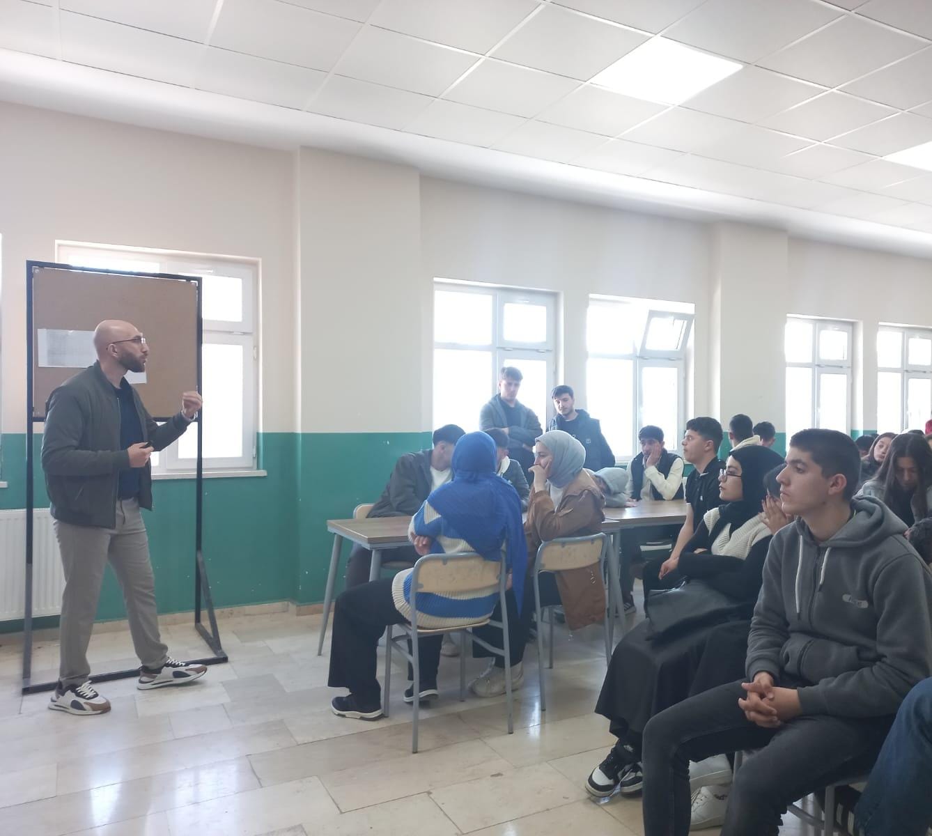 prof-dr-fuat-sezgin-anadolu-lisesinde-fiziksel-aktivite-ve-saglik-konulu-soylesi-gerceklestirildi-7081