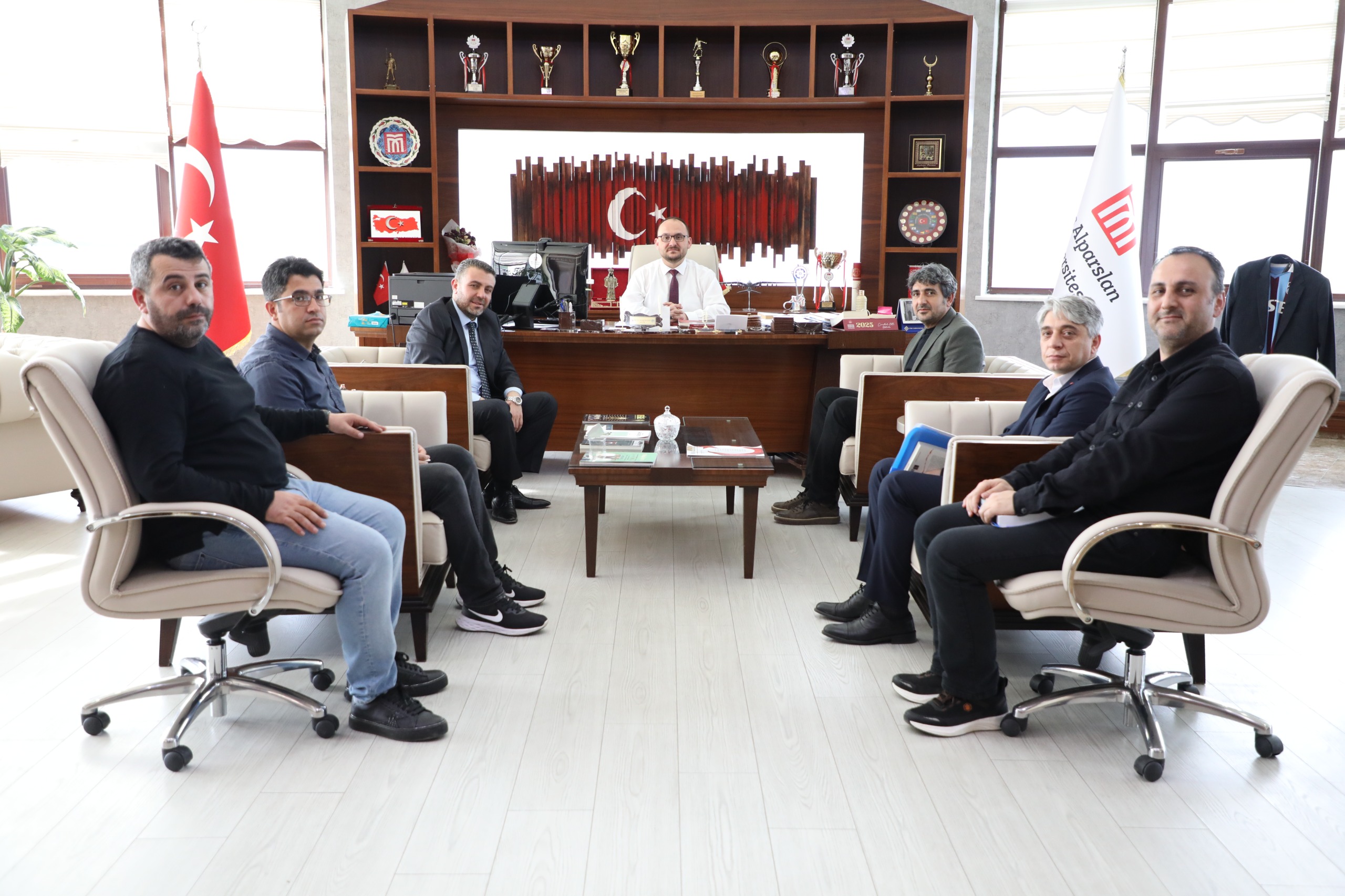 sosyal-bilimler-myo-akademik-kadrosundan-rektorumuze-ziyaret-7147