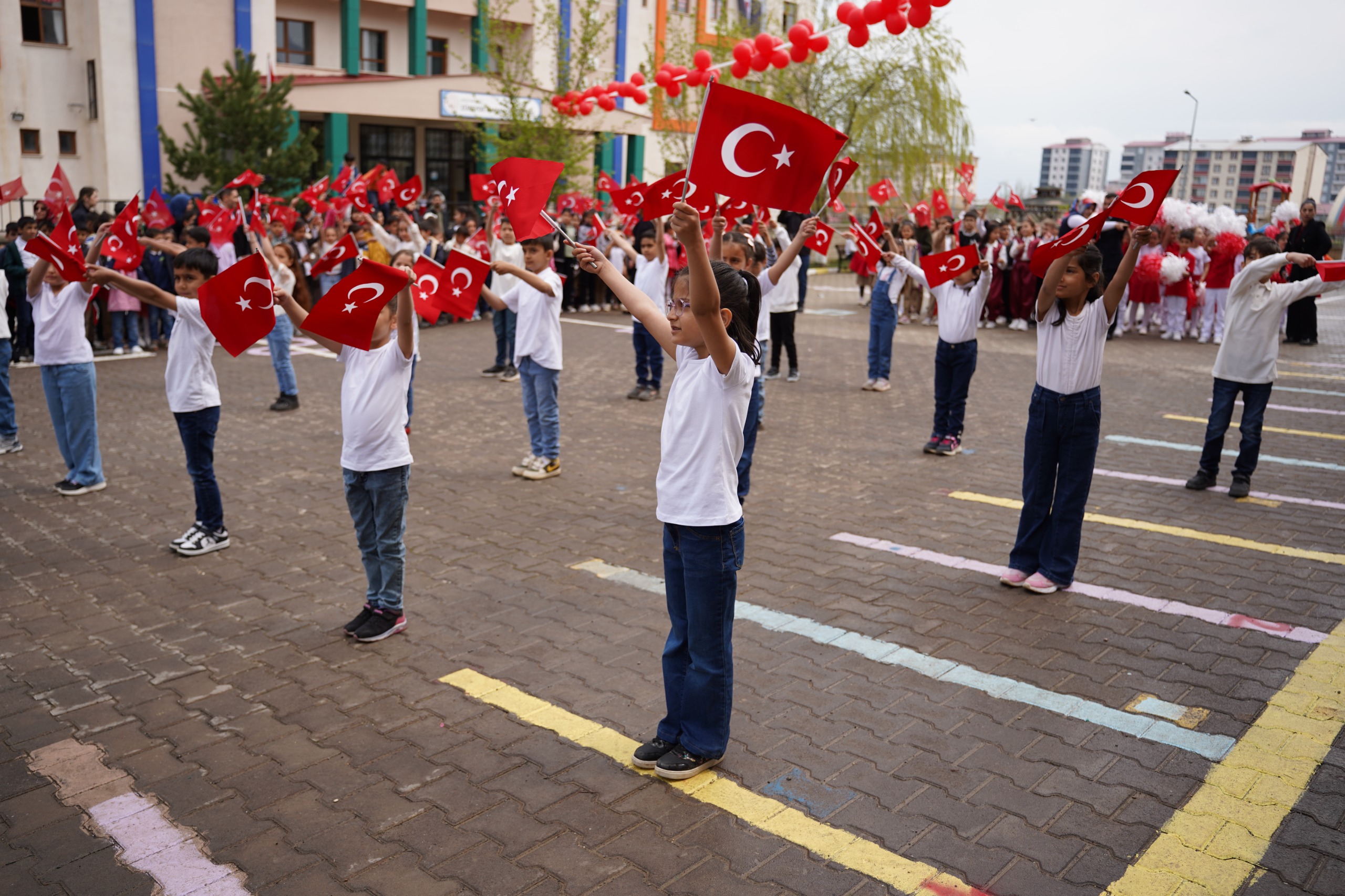 rektorumuz-23-nisan-ulusal-egemenlik-ve-cocuk-bayrami-kutlamalarina-katildi-7149
