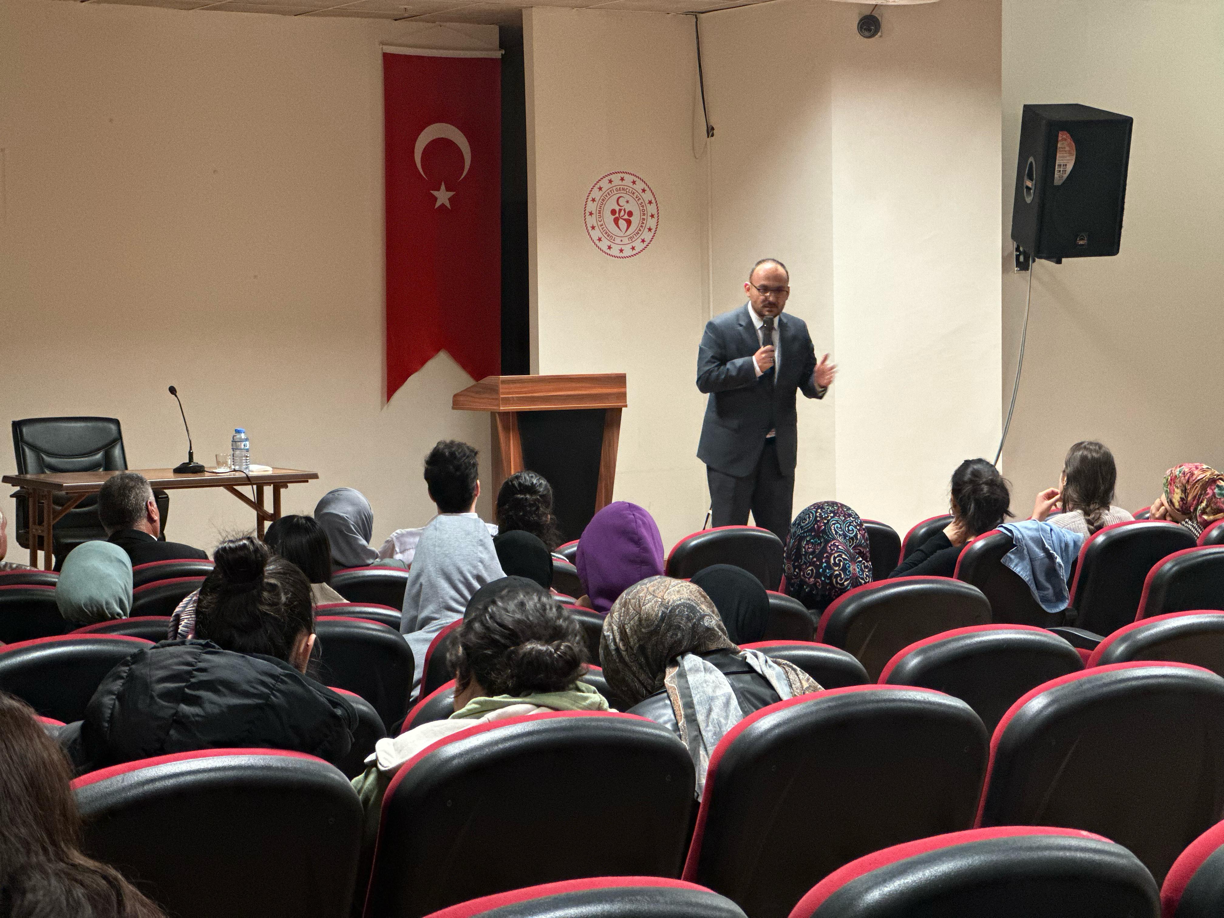 rektorumuz-agrida-ogrencilerle-bir-araya-geldi-7154