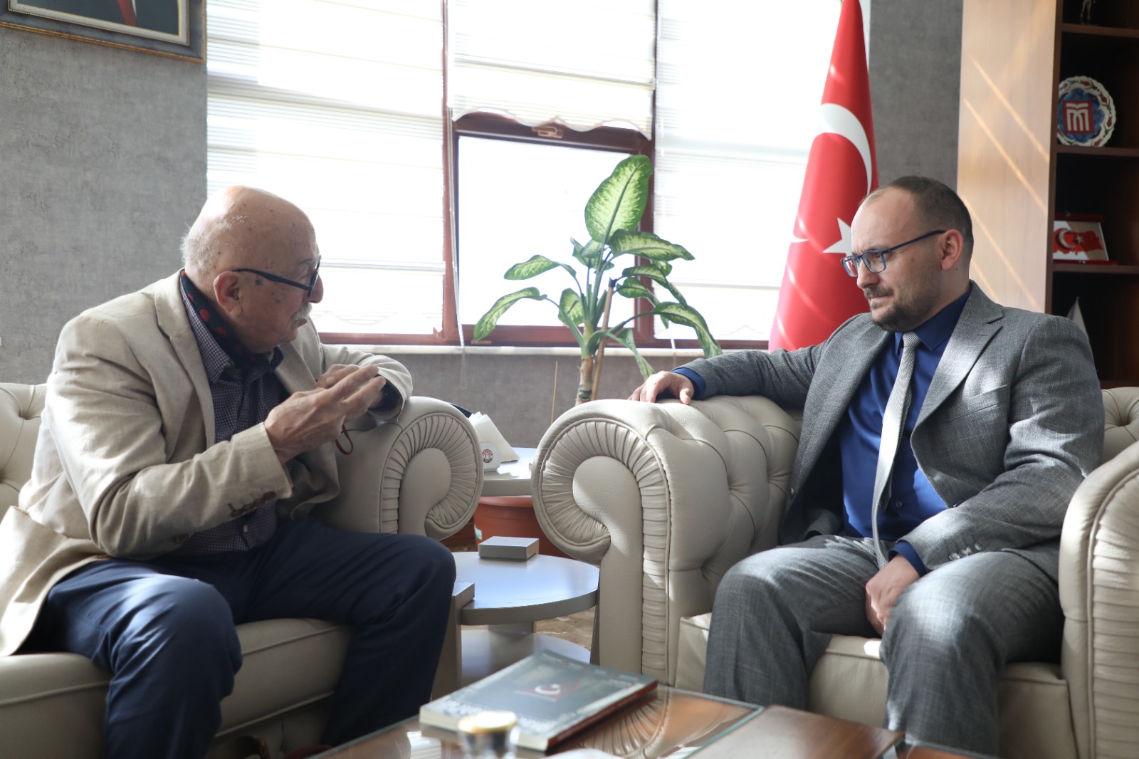program-yapimcisi-ve-tiyatrocu-cengiz-tunay-rektorumuz-prof-dr-mustafa-alicani-ziyaret-etti-7370