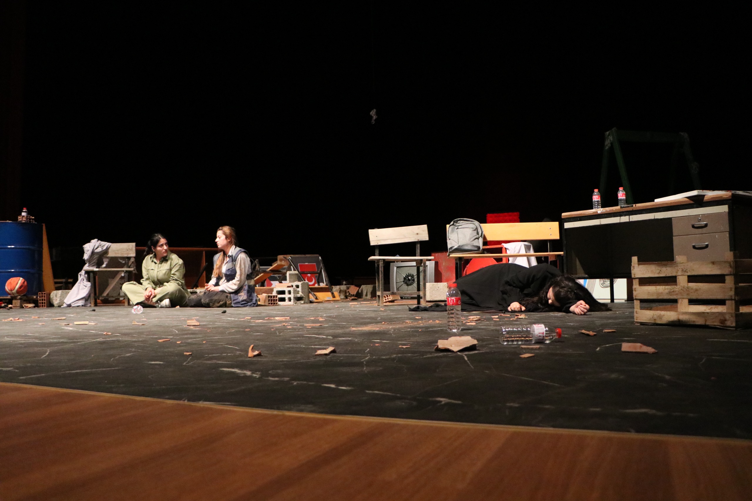 meryemle-kapanan-perde-2-tiyatro-gunleri-hafizalarda-derin-bir-iz-birakti-7396