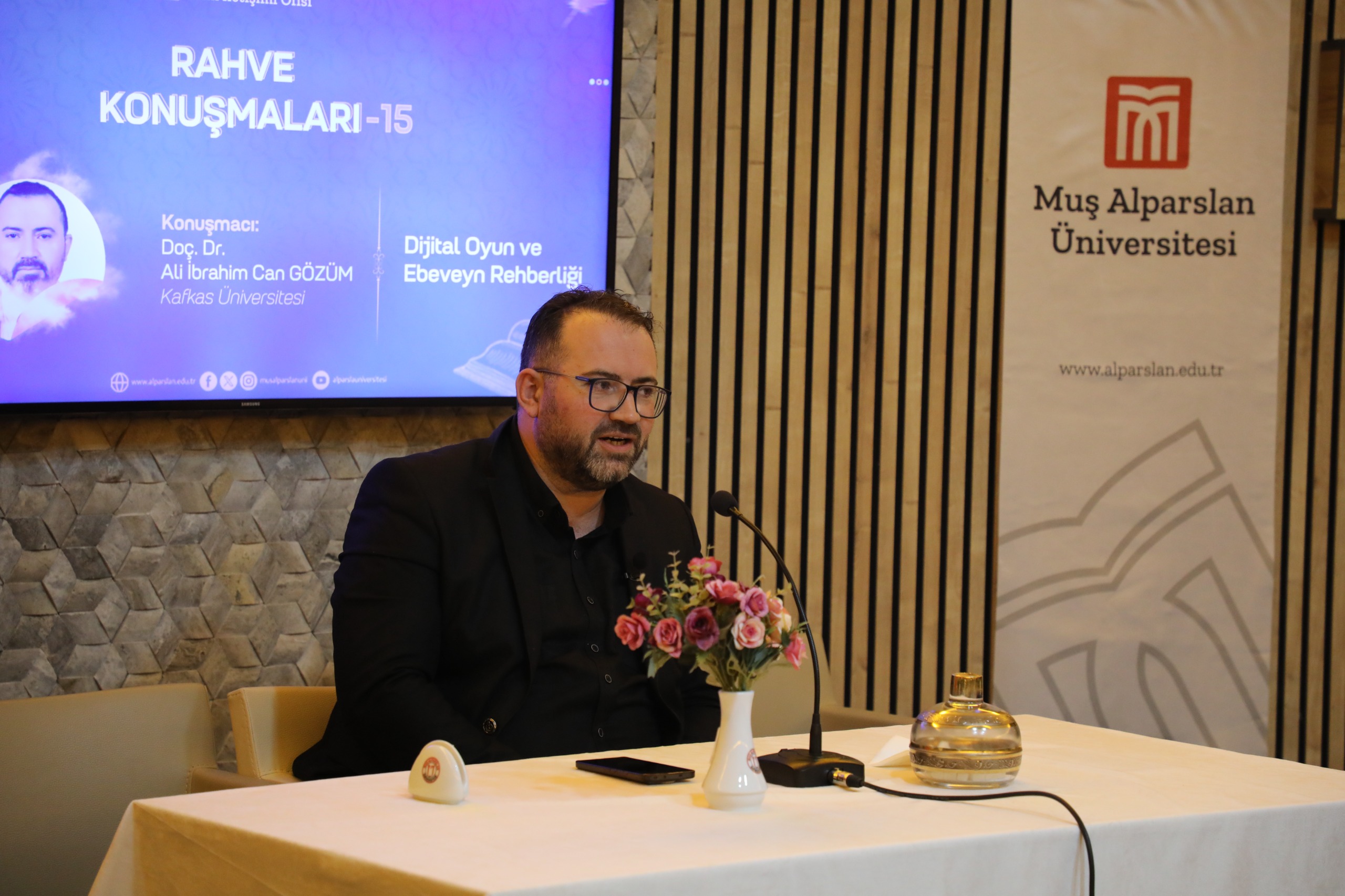 rahve-konusmalarinin-15-oturumunda-dijital-oyun-ve-ebeveyn-rehberligi-konusu-ele-alindi-7410