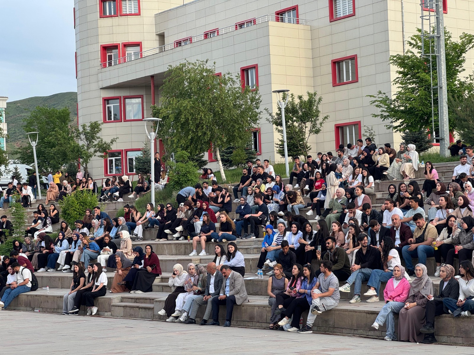 4-kariyer-gunleri-yunus-teke-konseri-ile-renkli-anlara-sahne-oldu-7532