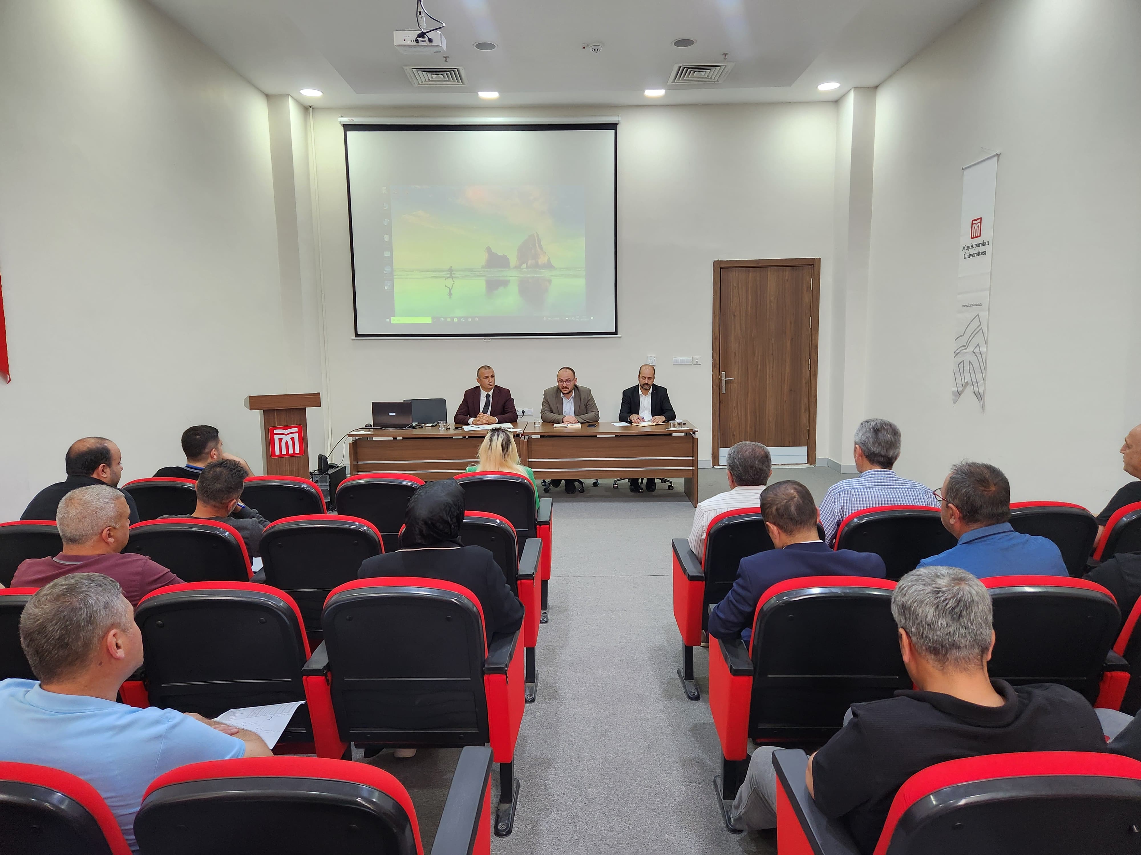 rektorumuz-daire-baskanlari-ve-birim-sekreterleri-ile-toplanti-gerceklestirdi-7605