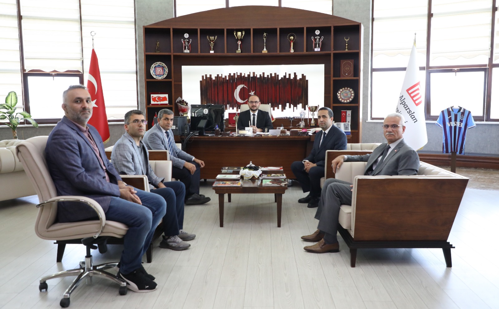 kalite-kurulu-ekibinden-rektorumuze-ziyaret-7617