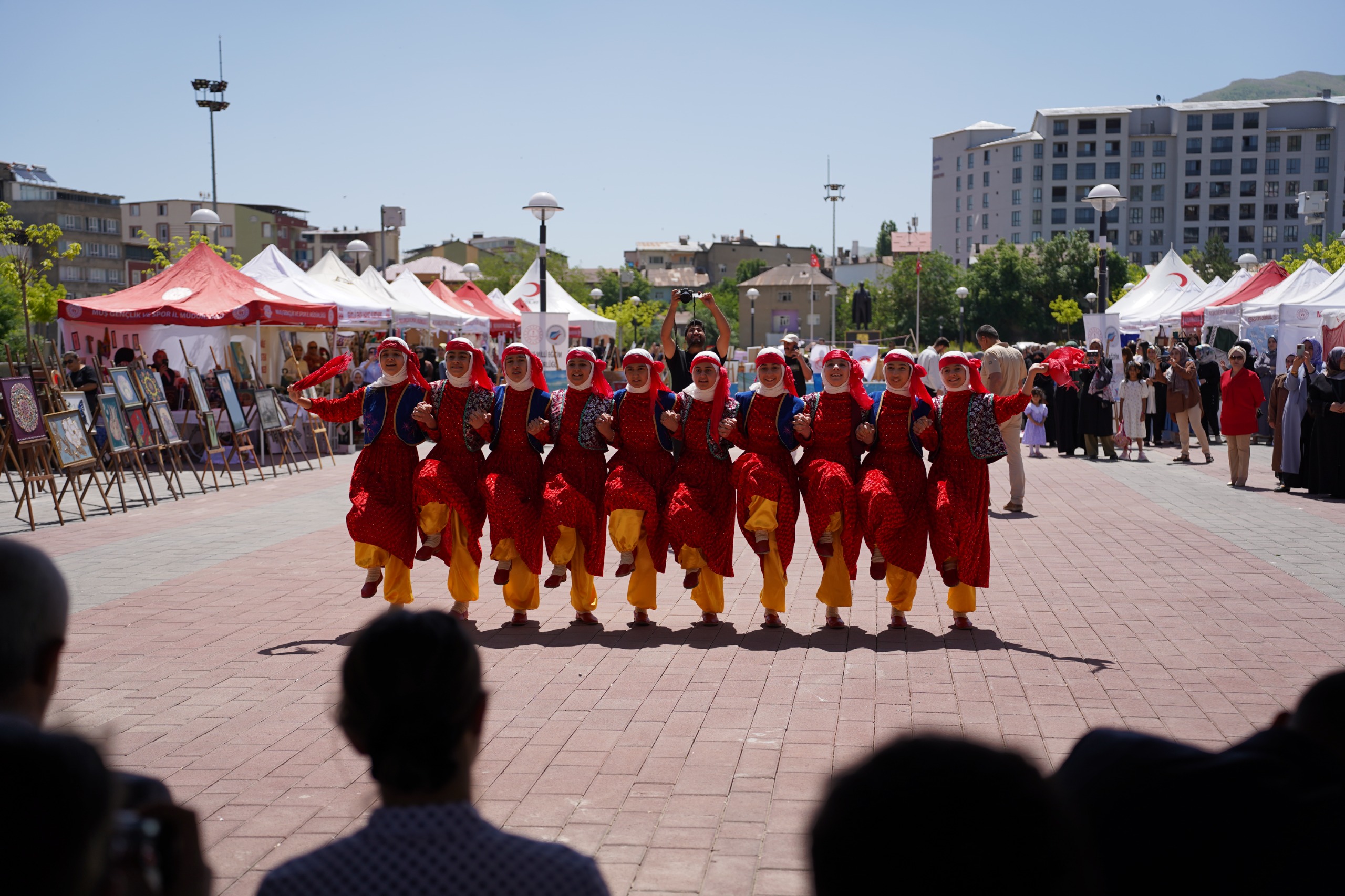 rektorumuz-hayat-boyu-ogrenme-haftasi-sergi-acilisina-katildi-7632