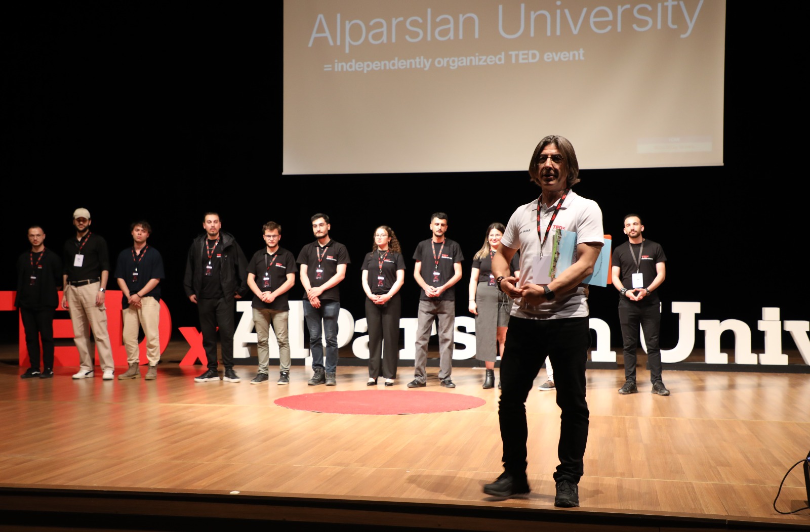 tedx-alparslan-university-2025-ilham-veren-fikirler-dijital-cagin-gucuyle-kuresel-erisime-acildi-7637