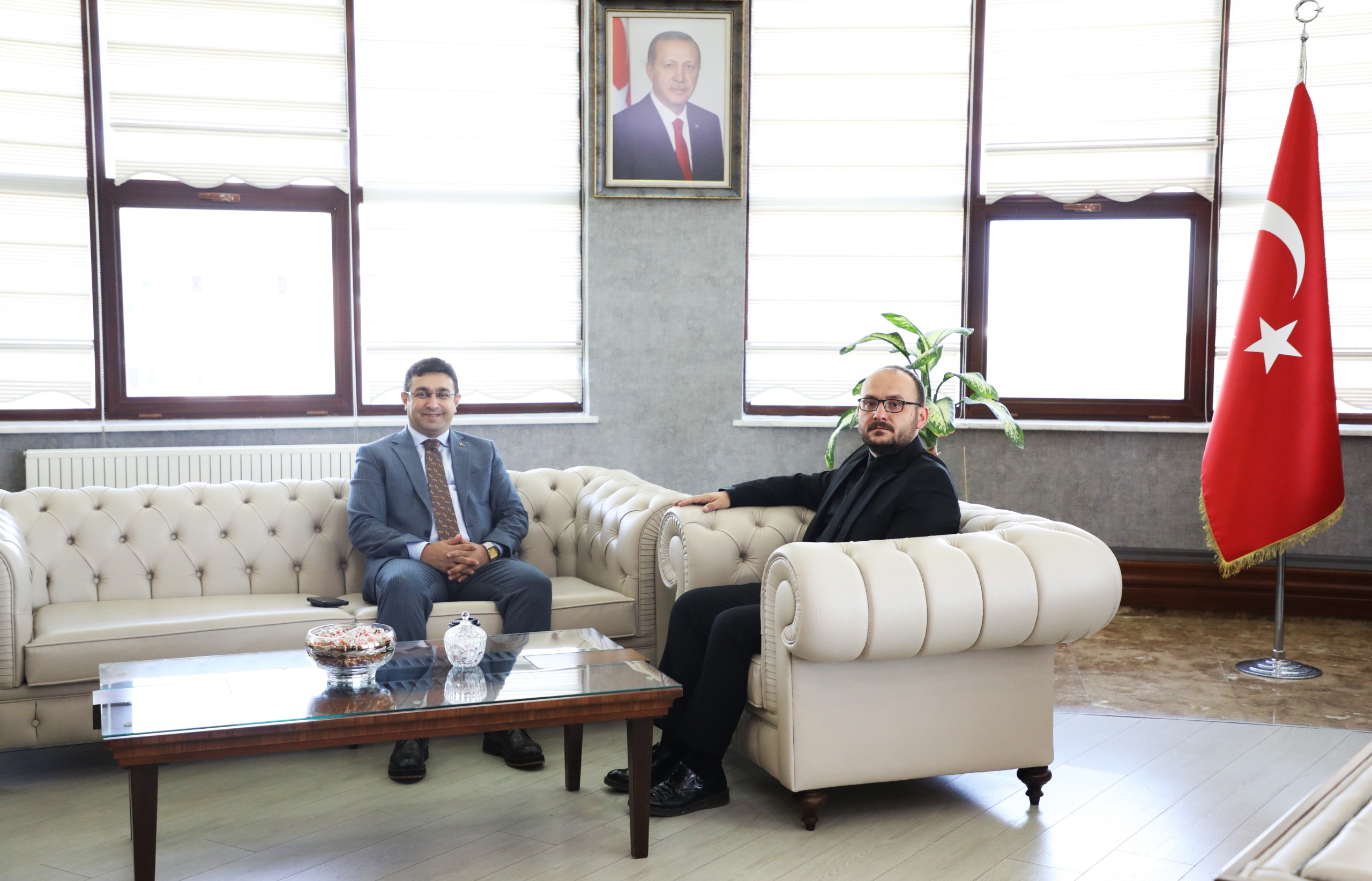 mehmet-arif-tasdemirden-rektorumuze-veda-ziyareti-7716