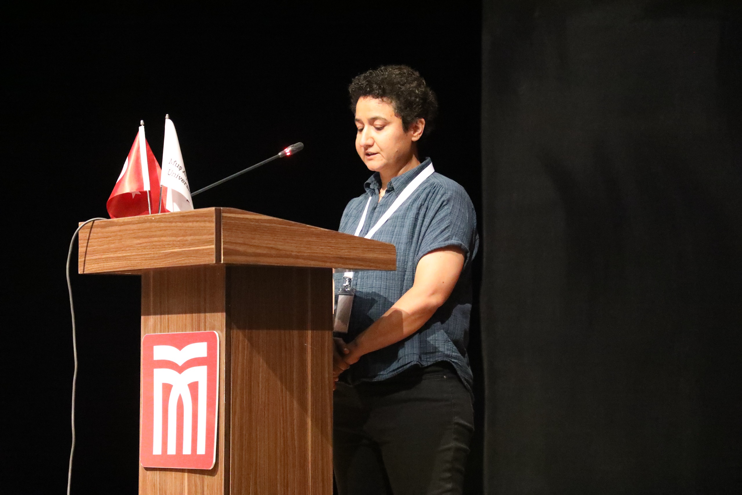 mus-alparslan-universitesi-ev-sahipliginde-yerelden-genele-aricilik-calistayi-gerceklestirildi-7744