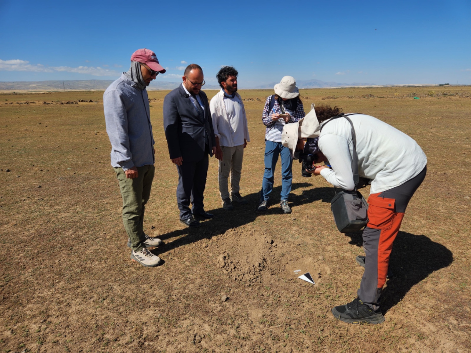 rektorumuzden-malazgirt-savas-alani-arastirmalarina-yerinde-inceleme-7773