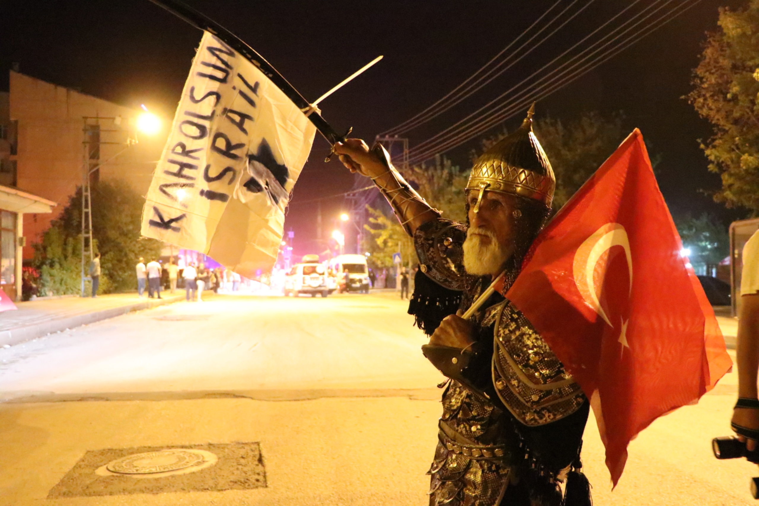 rektorumuz-malazgirtte-duzenlenen-fener-alayina-katildi-7879