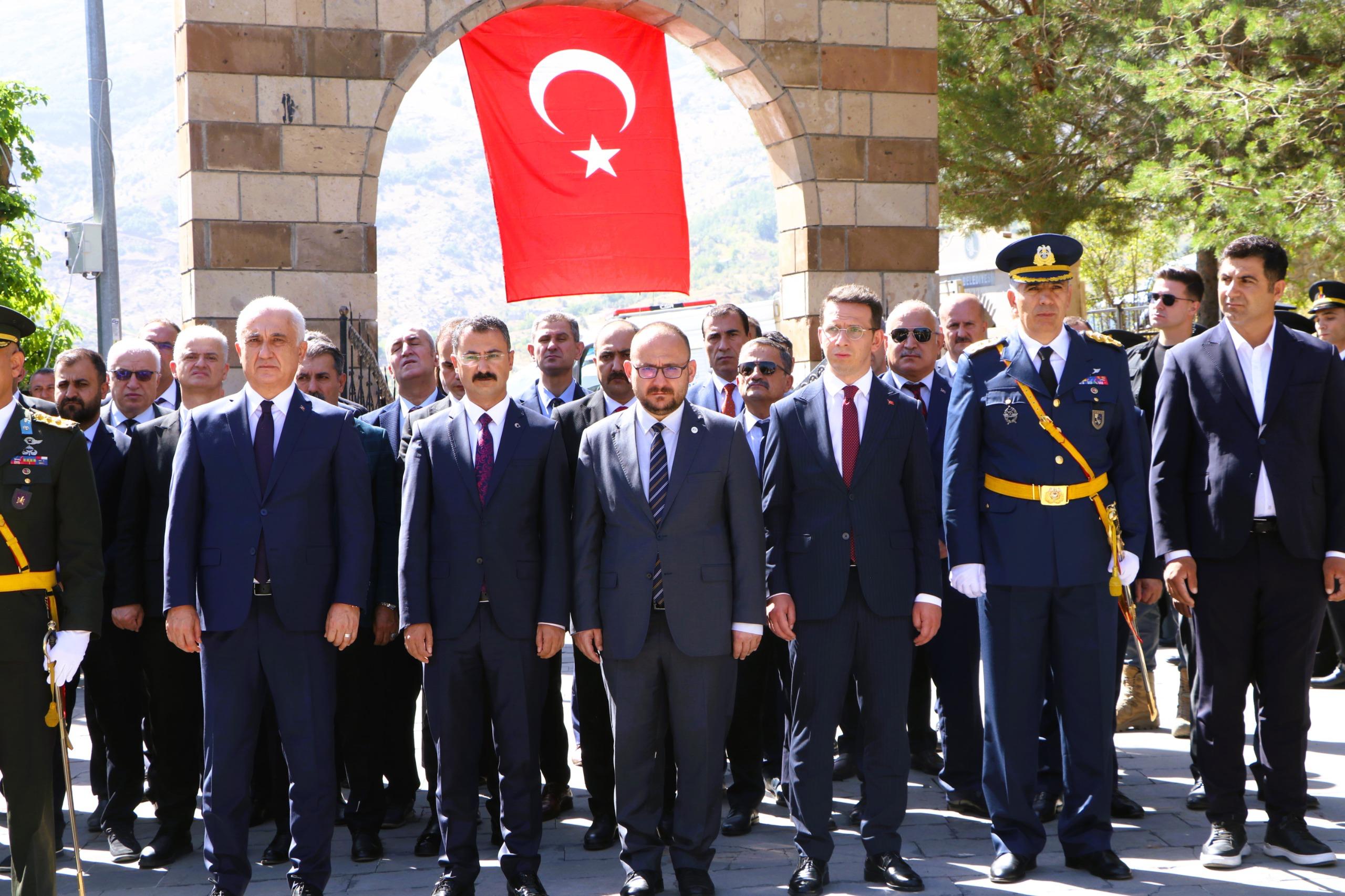 zafer-bayraminda-aziz-sehitlerimiz-dualarla-anildi-7906