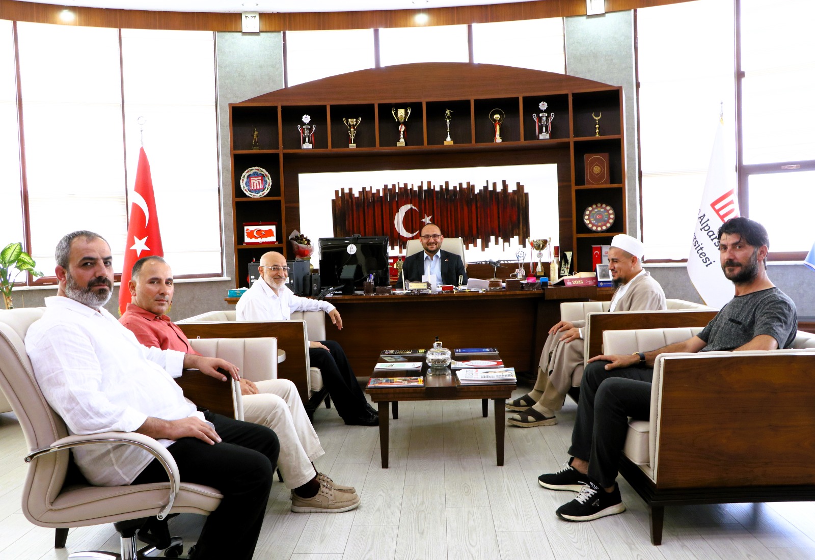 stk-temsilcilerinden-rektorumuze-ziyaret-7910