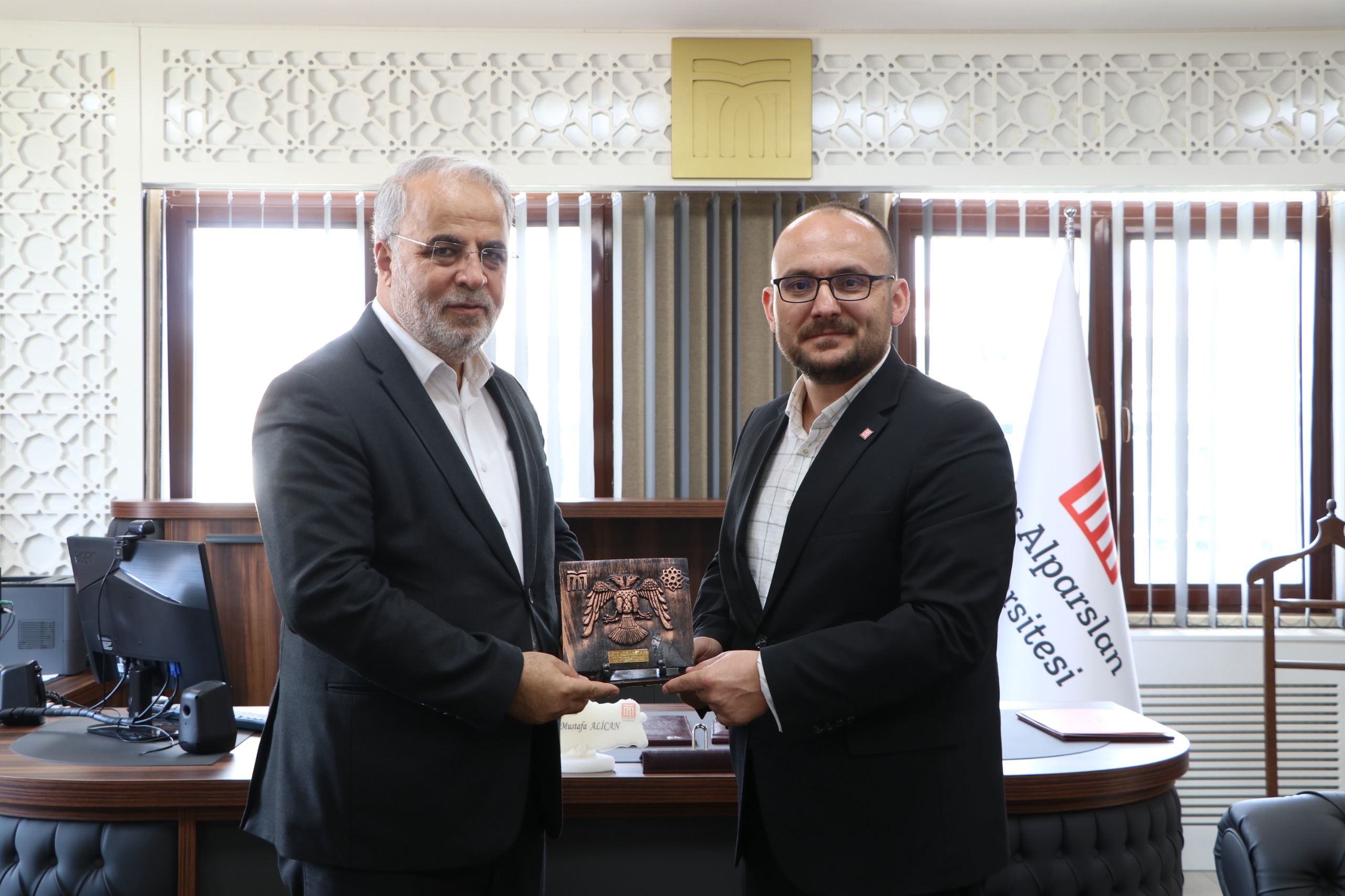 rektorumuz-doc-dr-burhan-isleyeni-makaminda-agirladi-7930