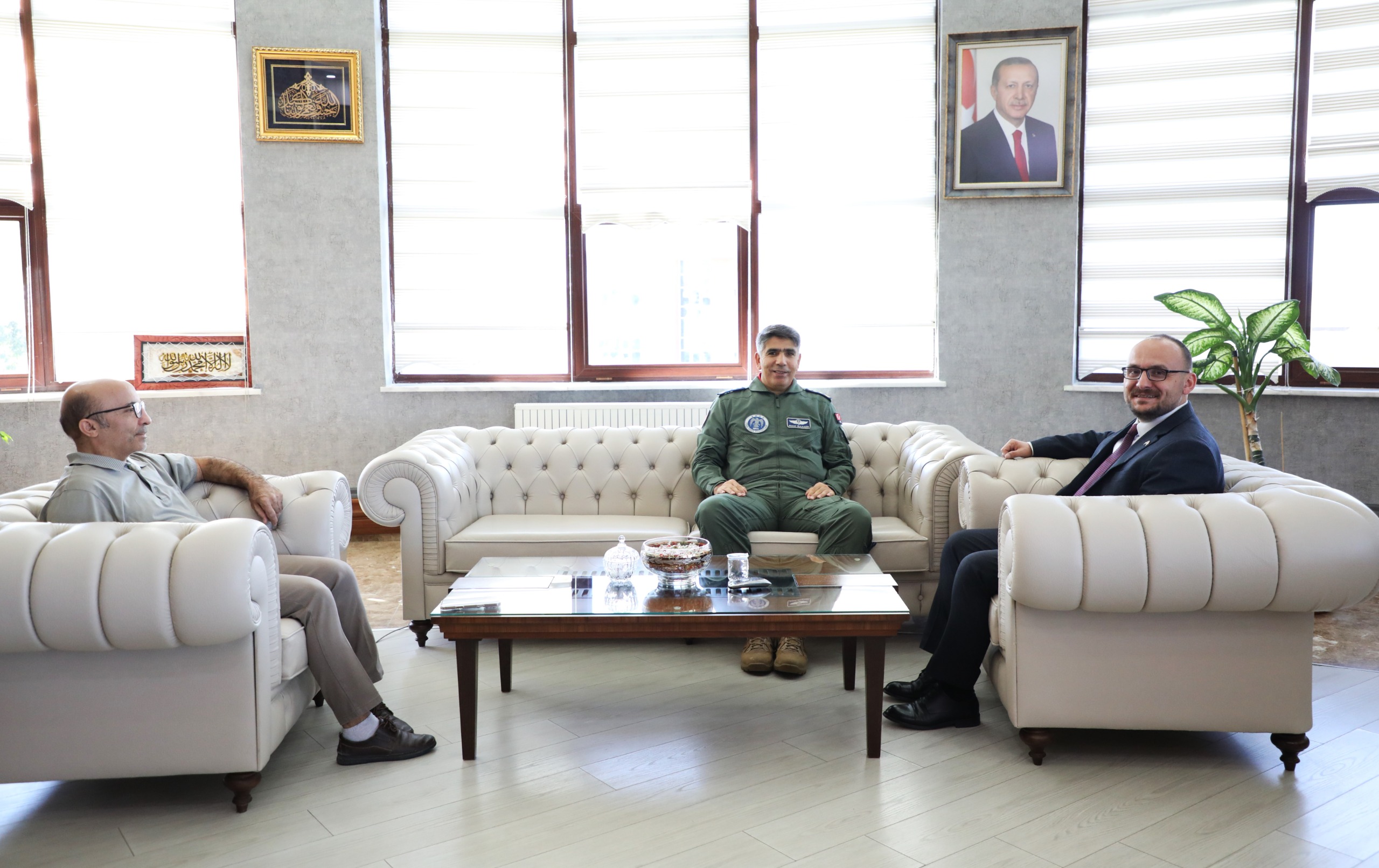 mus-hava-meydan-komutanindan-rektorumuze-veda-ziyareti-7959