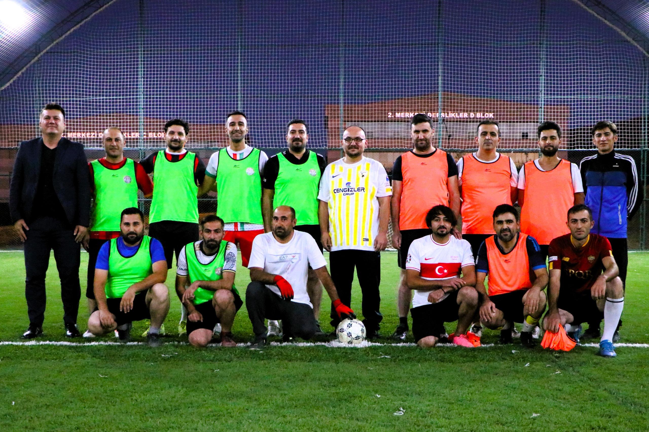 rektorumuz-hali-sahamizin-acilis-macini-gerceklestirdi-7961