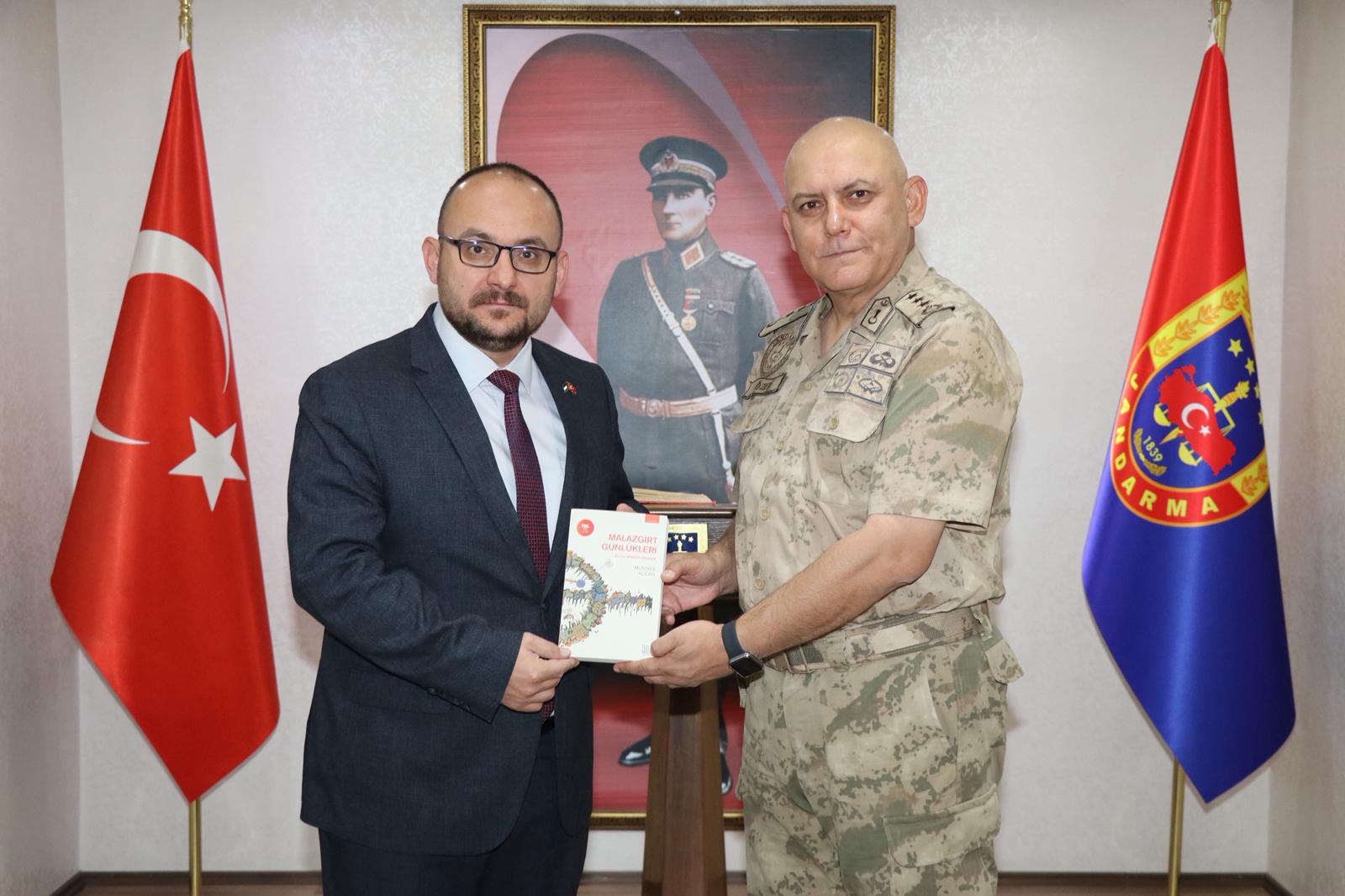rektorumuzden-il-jandarma-komutanina-hayirli-olsun-ziyareti-7979