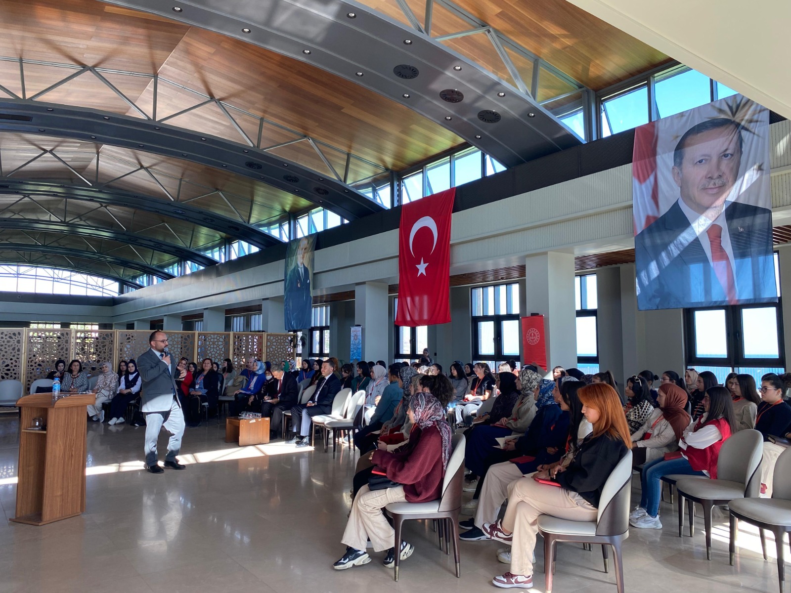 rektorumuz-prof-dr-mustafa-alicandan-ben-varim-diyen-genclik-konusmasi-7992