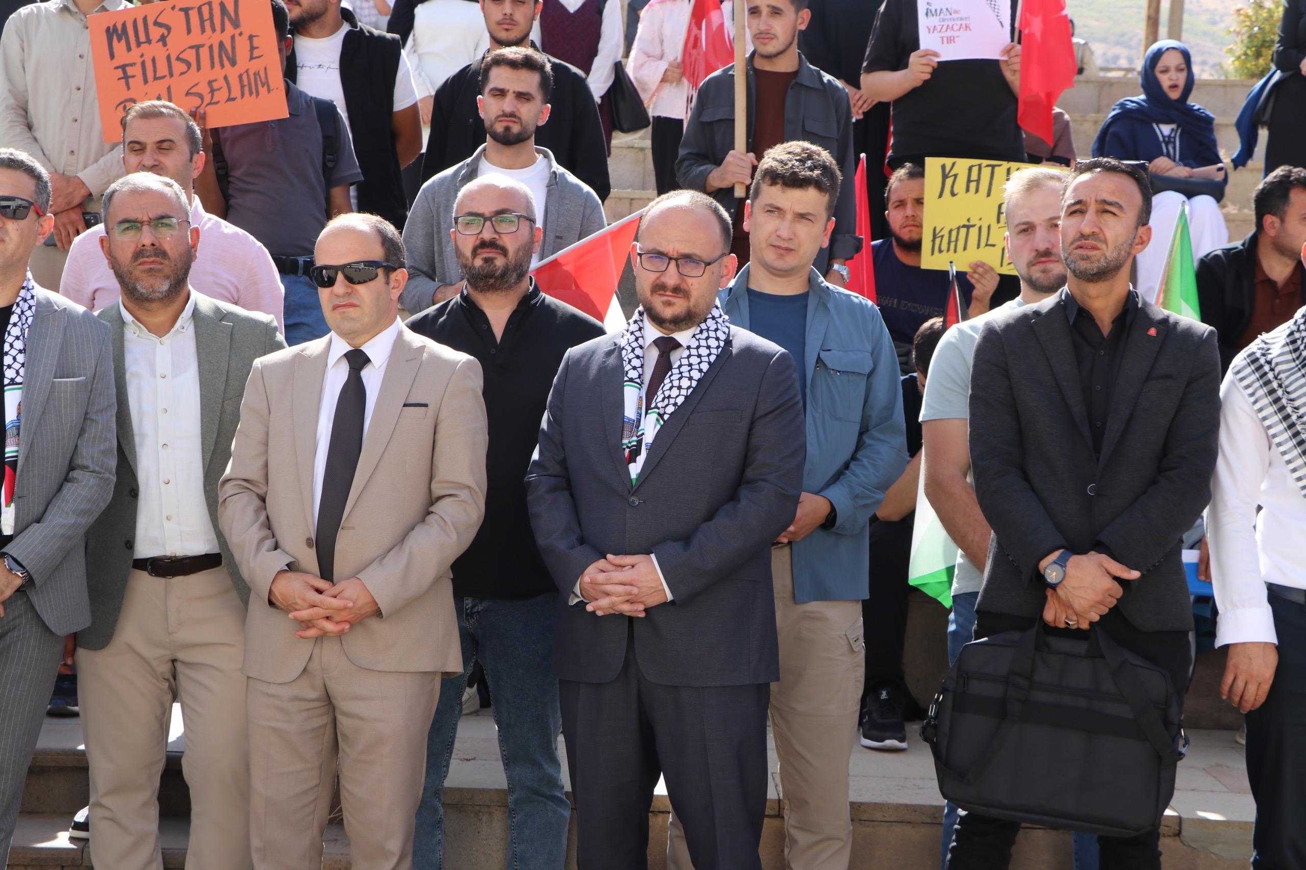 rektorumuz-insanligin-onur-sinavi-gazze-baslikli-basin-aciklamasina-katildi-8014