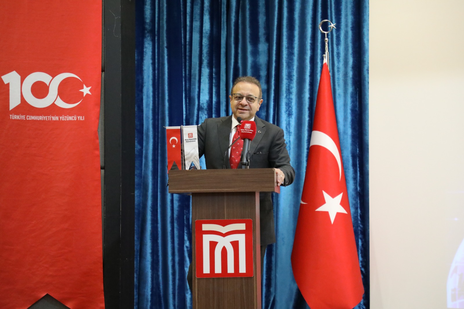 turkiye-yuzyili-vizyonu-ve-kuresel-donusum-buyukelci-dr-egemen-bagis-universitemizde-konferans-verdi-8021
