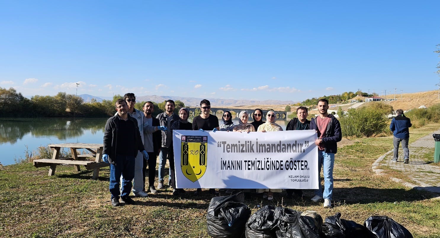 ilahiyat-fakultesi-ogrencilerimizden-cevre-etkinligi-8060