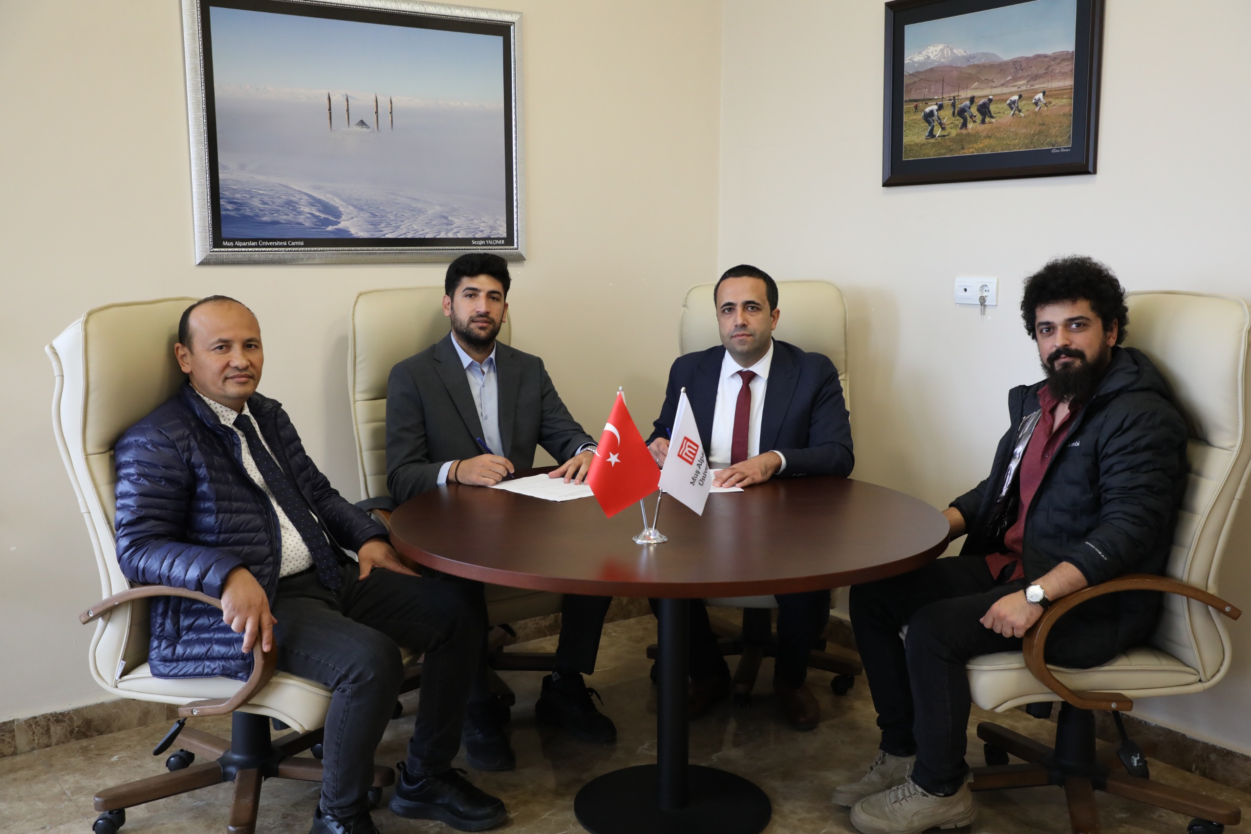 mus-alparslan-universitesi-ile-cosmos-genclik-dernegi-arasinda-is-birligi-protokolu-imzalandi-8106