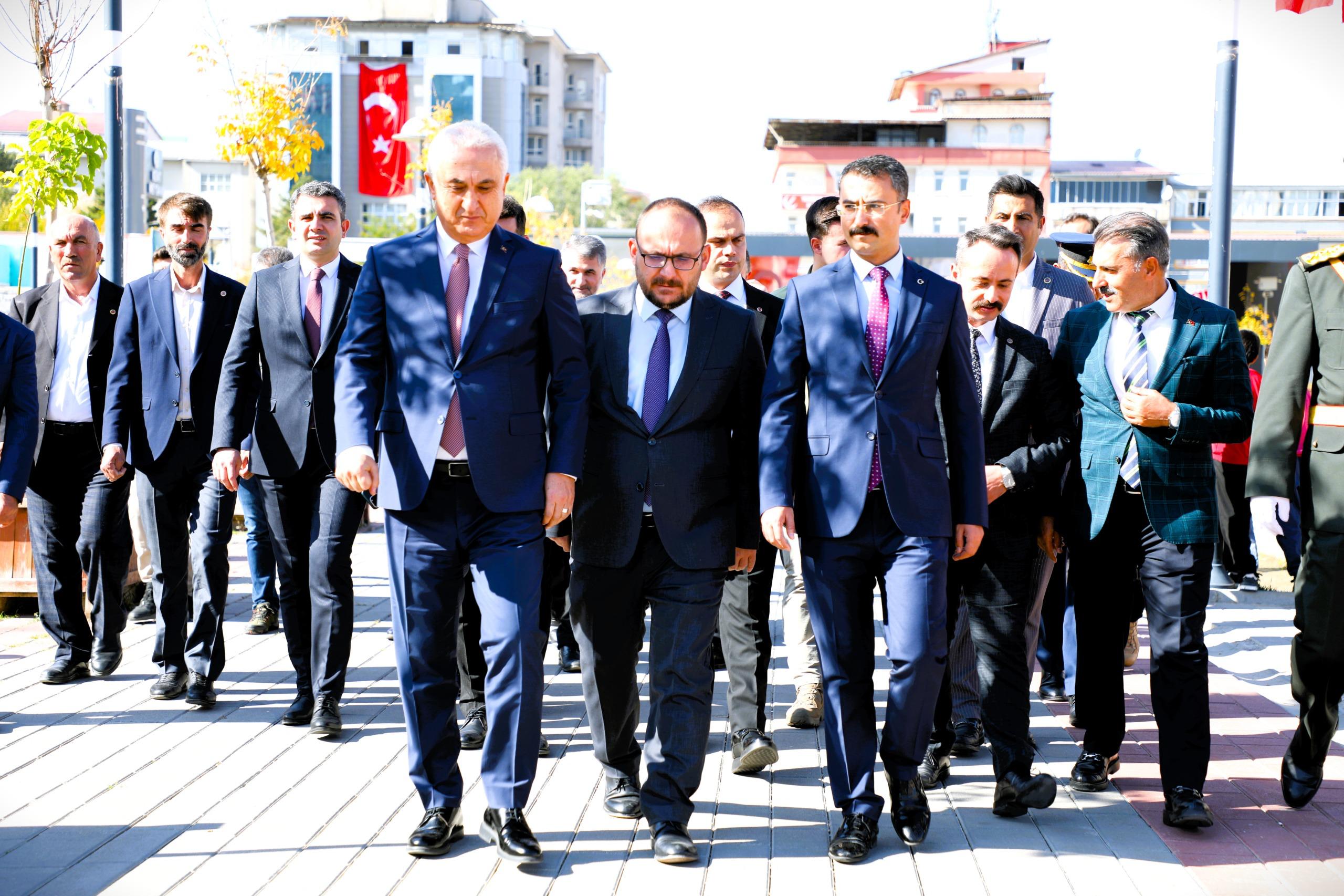 cumhuriyetimizin-102nci-yil-donumu-kutlamalari-basladi-8149