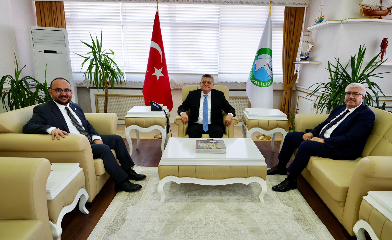 rektorumuzden-sinop-valisine-ziyaret-8190