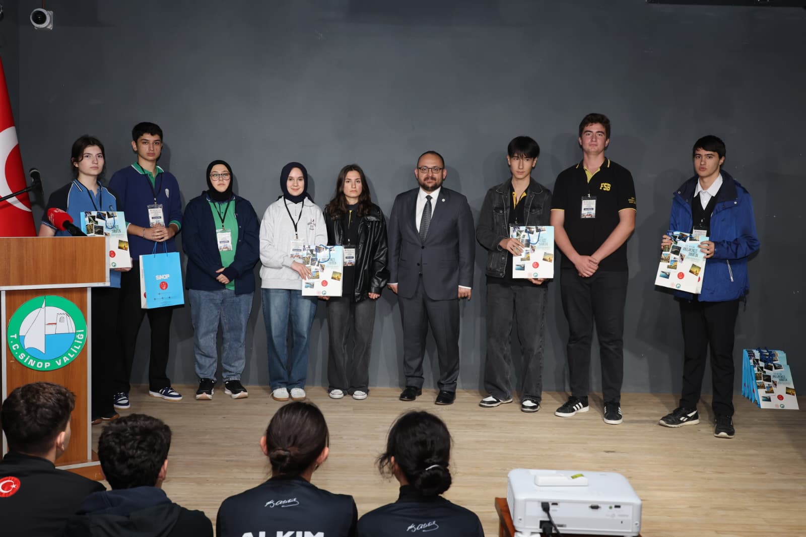 rektorumuz-prof-dr-mustafa-alican-benim-fetih-destanim-sinop-1214-yarismasi-odul-torenine-katildi-8193