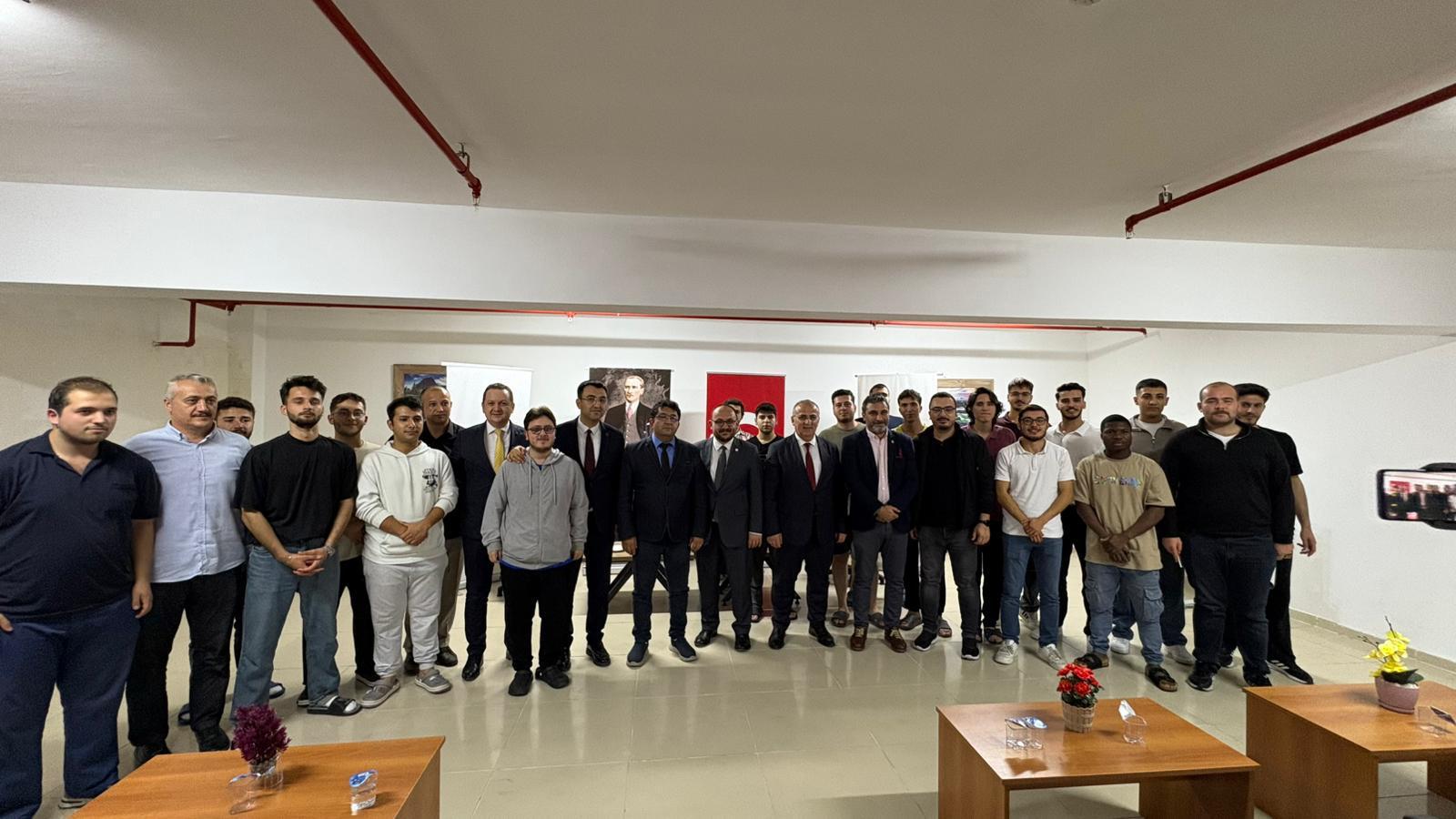 rektorumuz-prof-dr-mustafa-alican-sinop-universitesi-ogrencileriyle-bulustu-8200