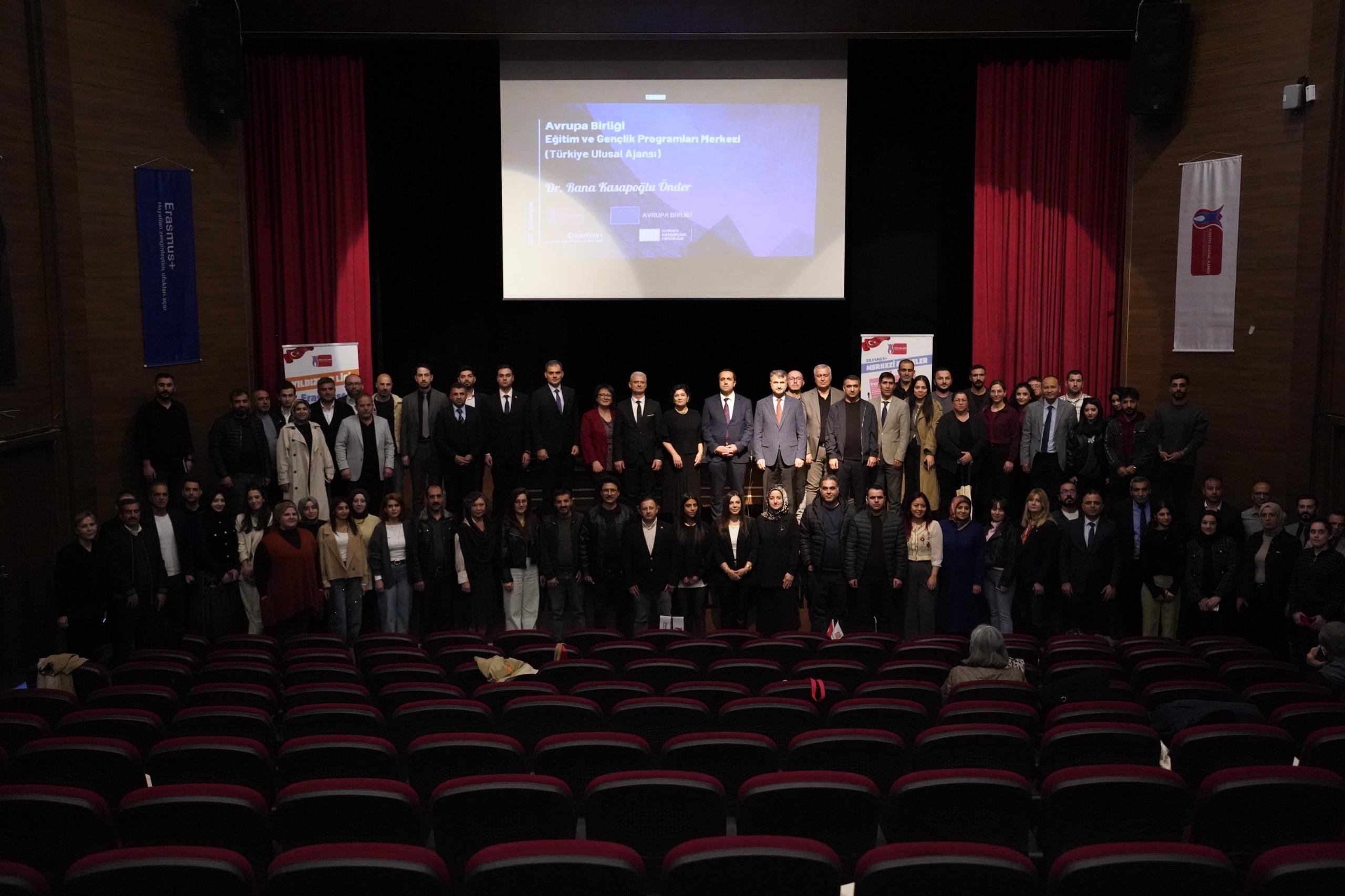 erasmus-merkezi-projeler-bilgilendirme-toplantisi-gerceklestirildi-8202