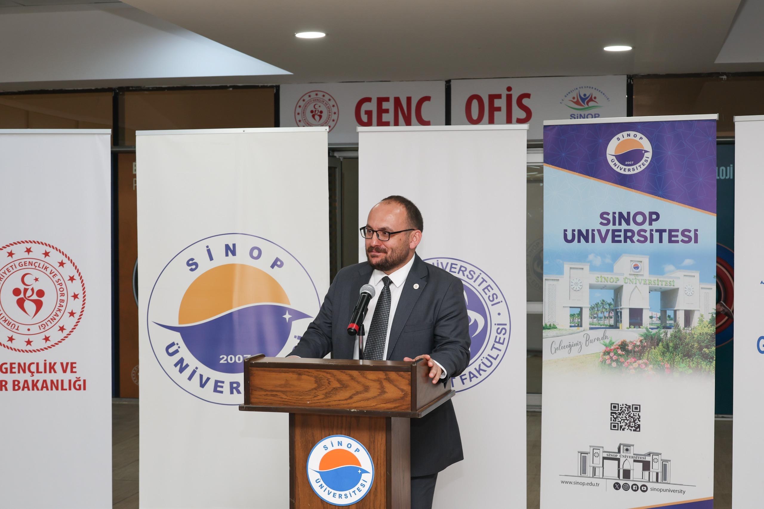 rektorumuz-prof-dr-mustafa-alican-sinop-universitesinde-malazgirt-uzerine-konustu-8212